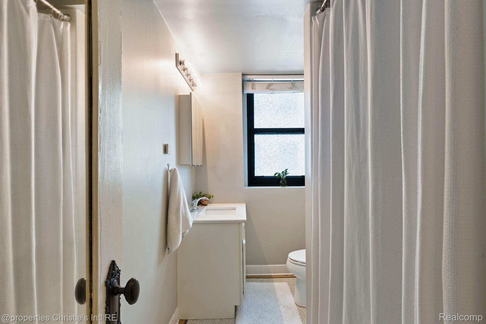15 E KIRBY Street 710
