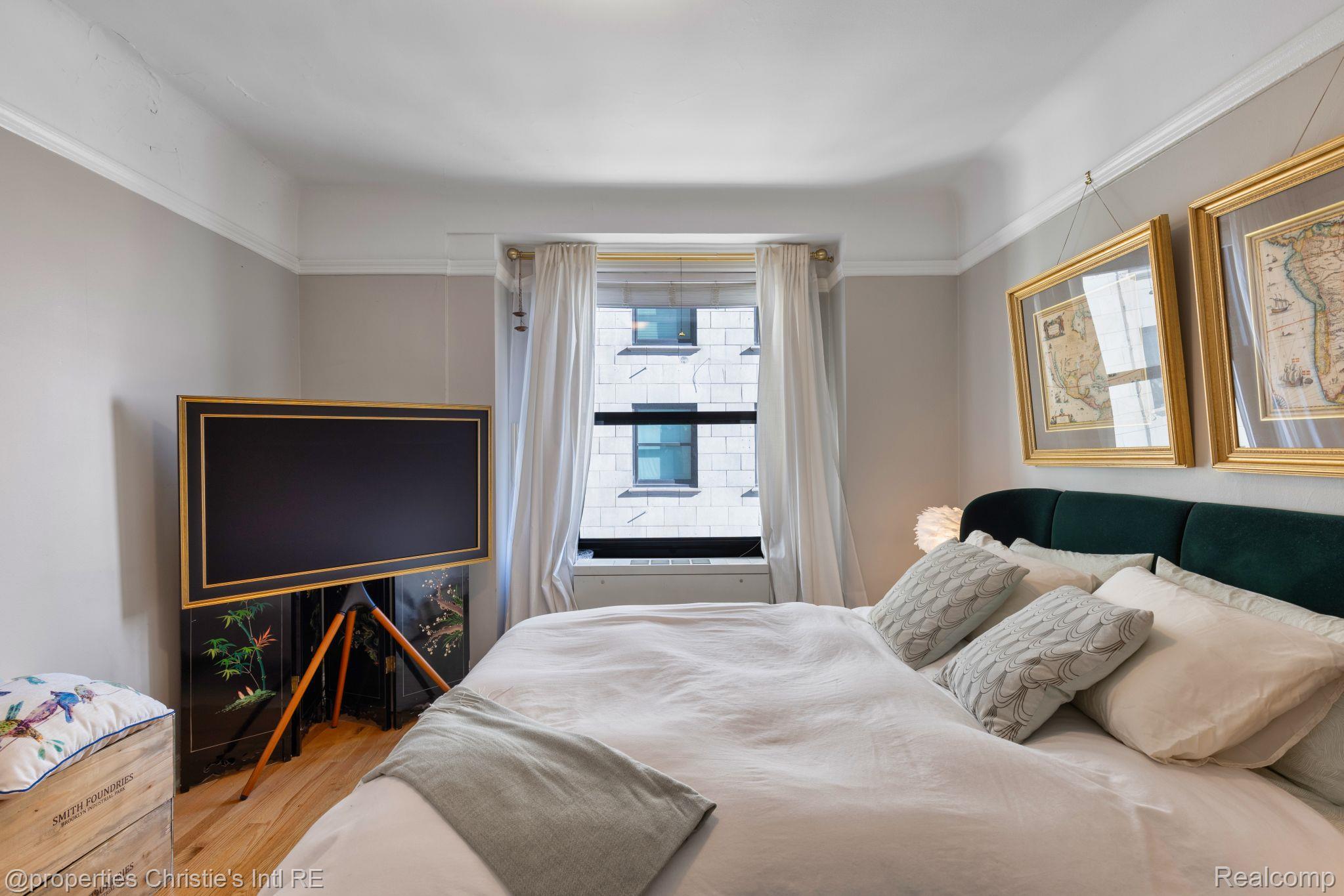 15 E KIRBY Street 710