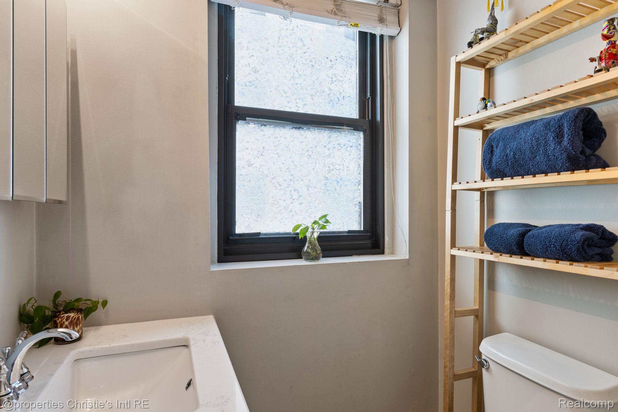 15 E KIRBY Street 710