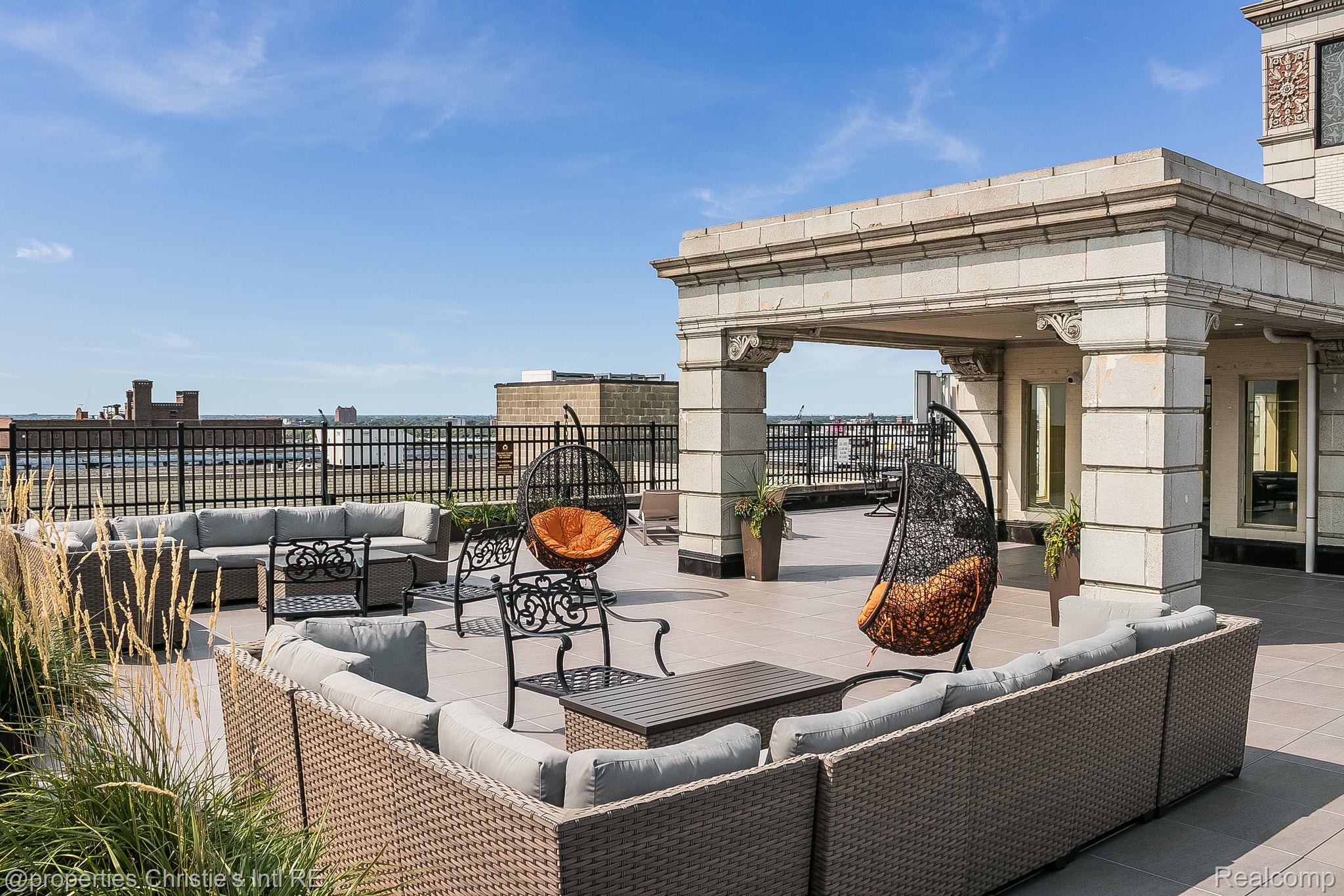 15 E KIRBY Street 710