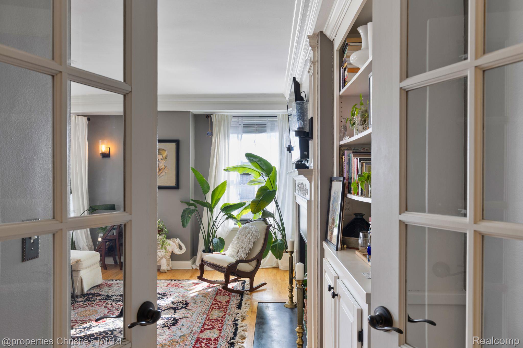 15 E KIRBY Street 710