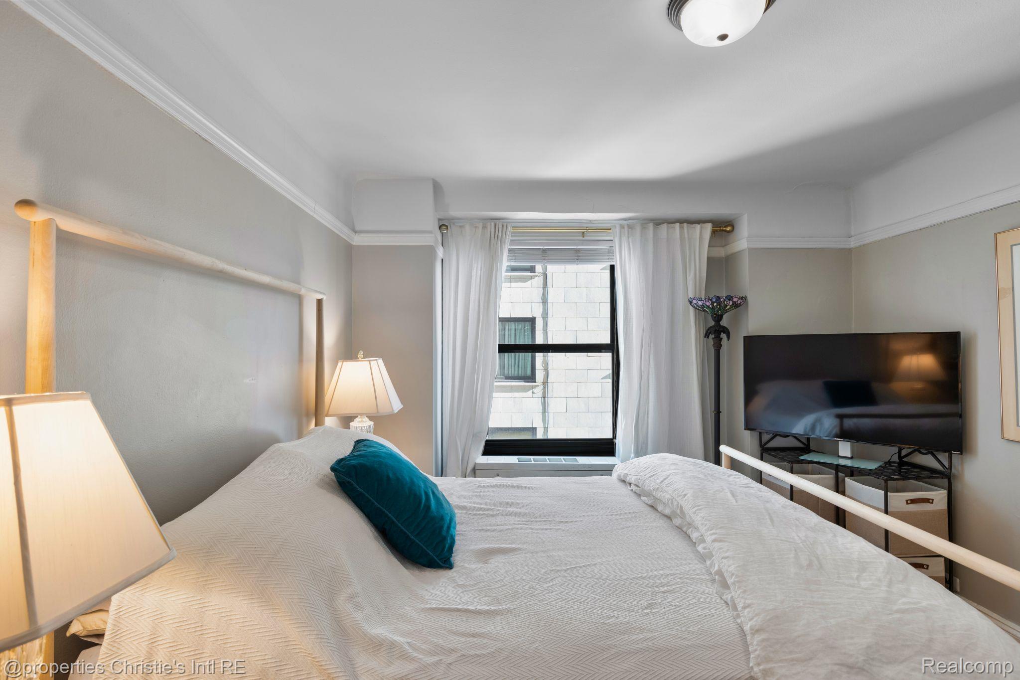 15 E KIRBY Street 710