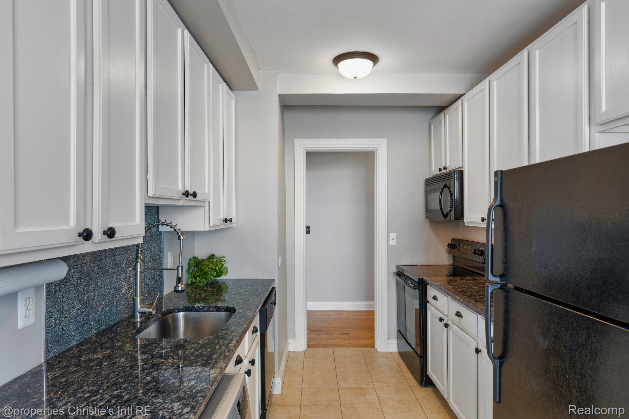 15 E KIRBY Street 710