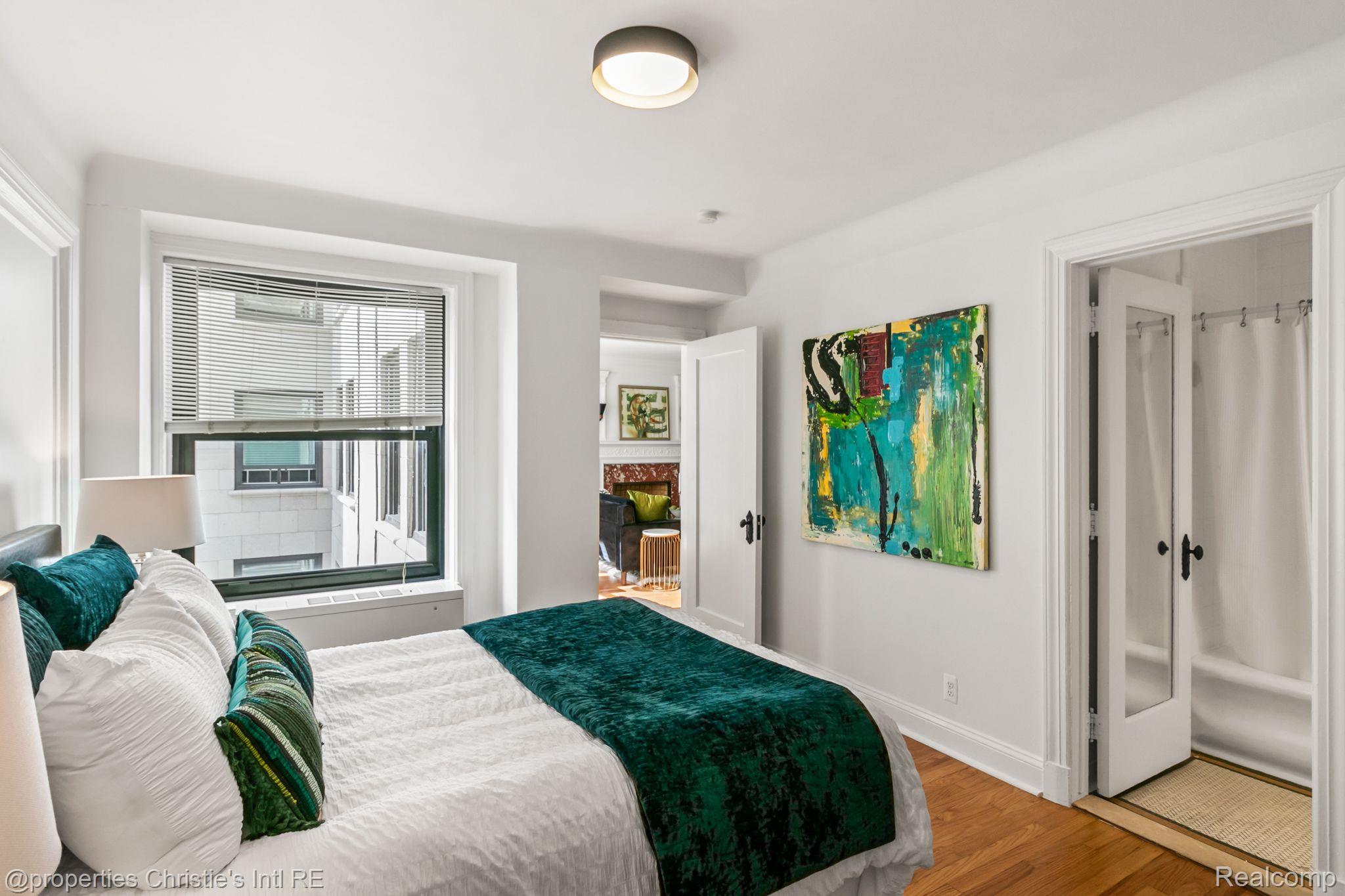 15 E KIRBY Street 914