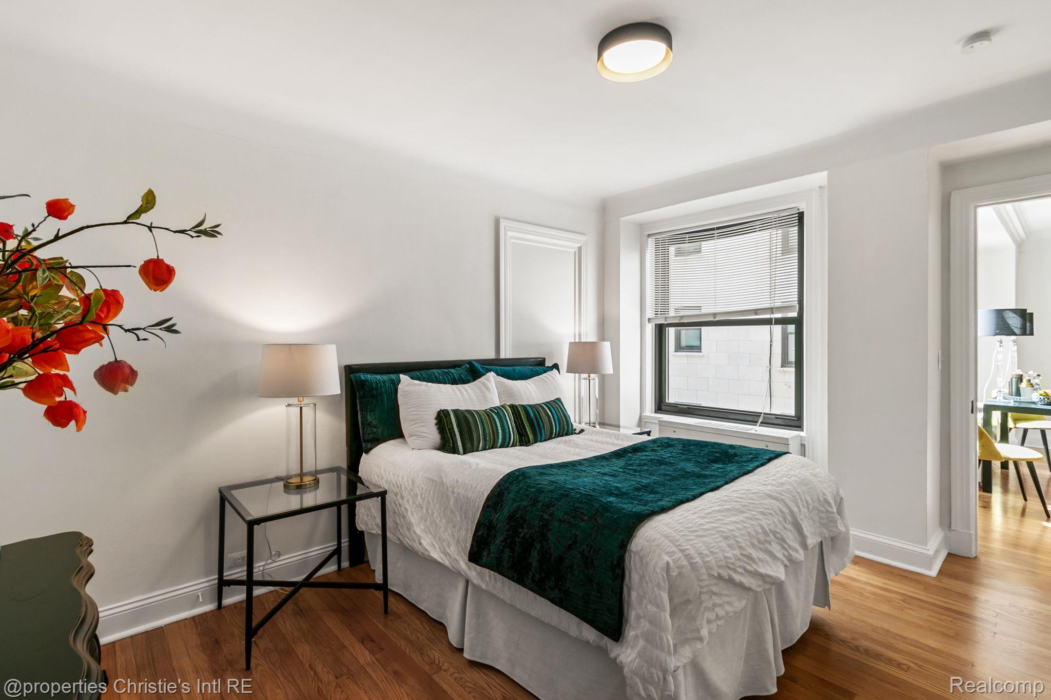 15 E KIRBY Street 914