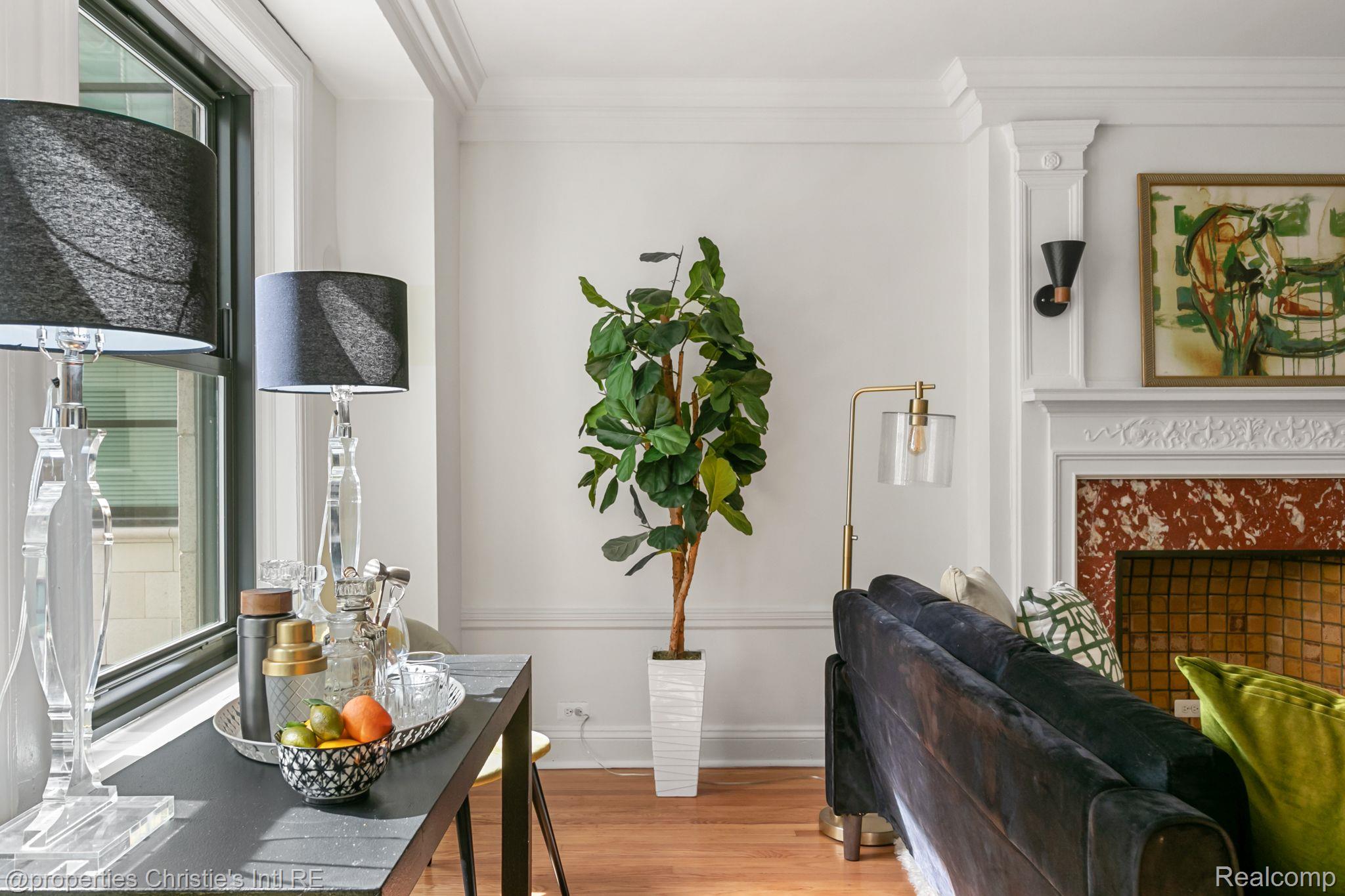 15 E KIRBY Street 914