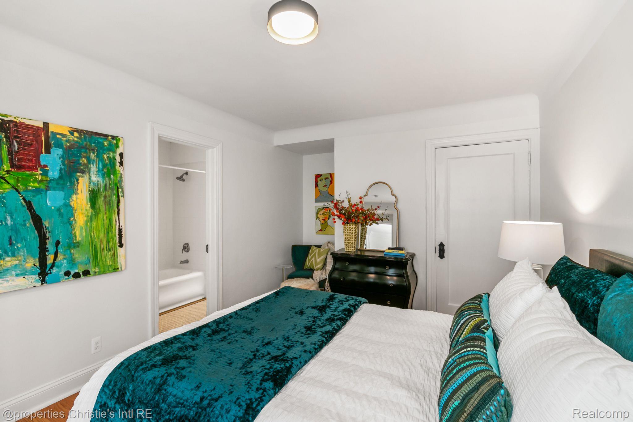 15 E KIRBY Street 914