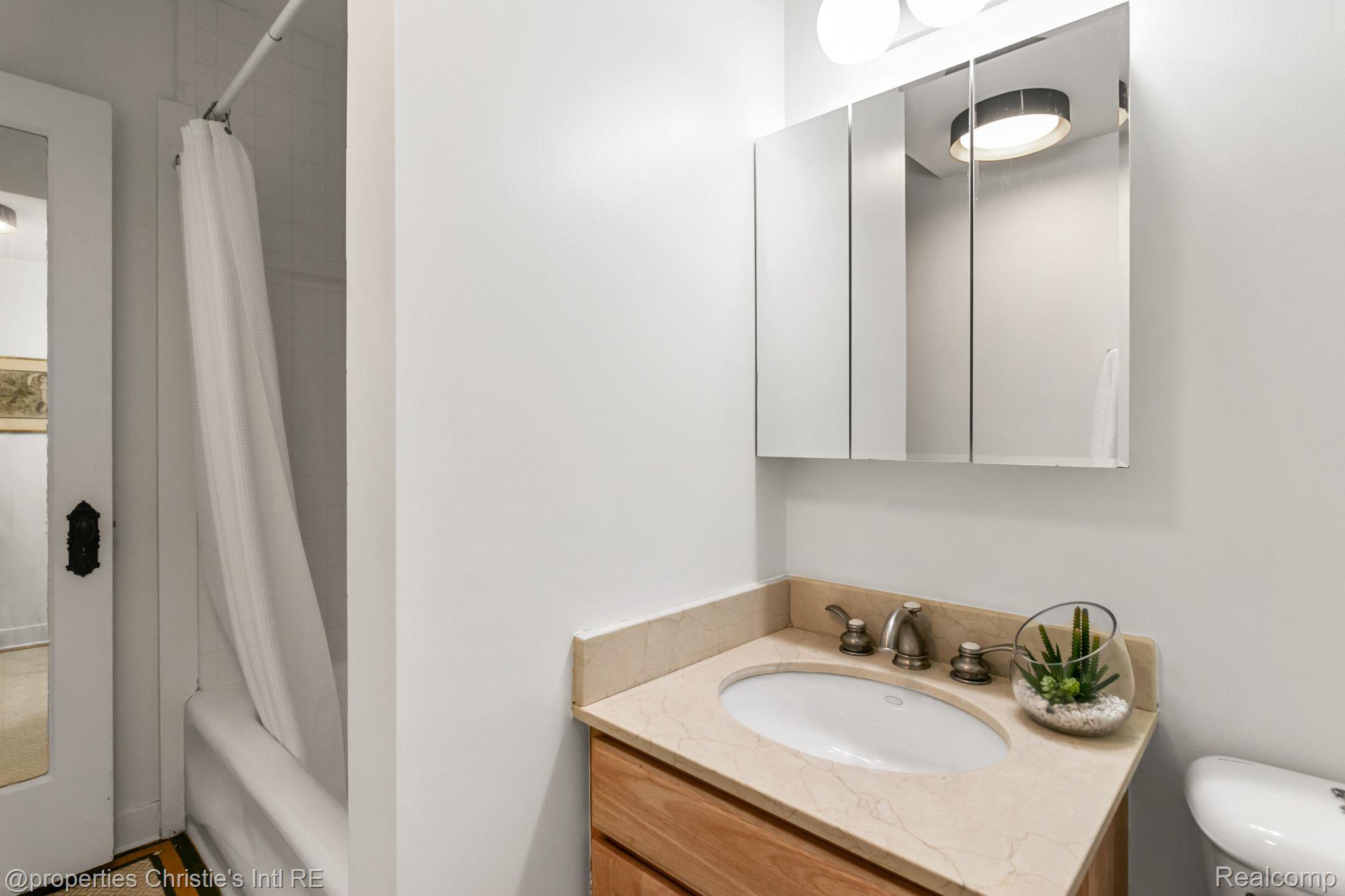 15 E KIRBY Street 914
