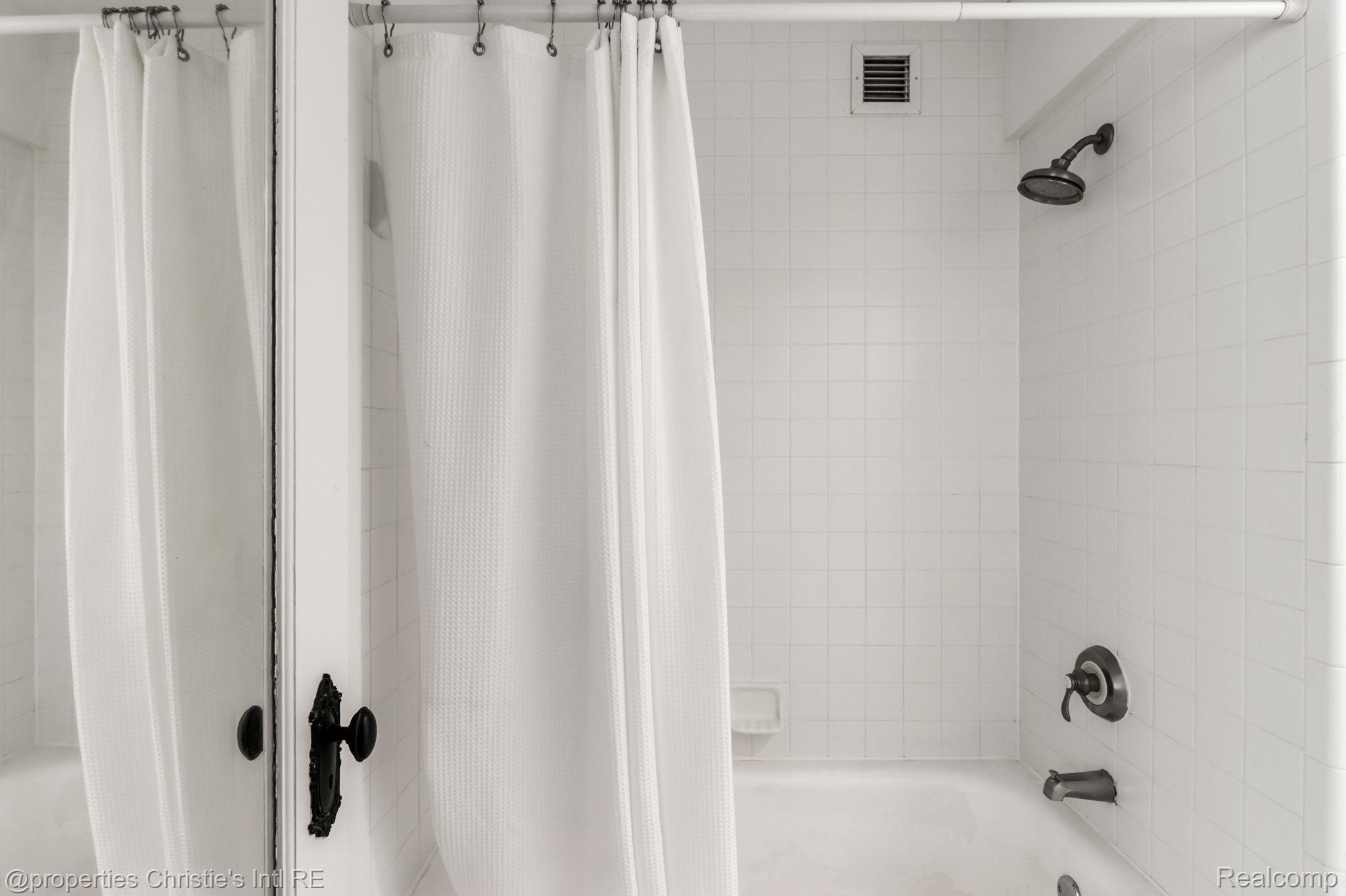 15 E KIRBY Street 914