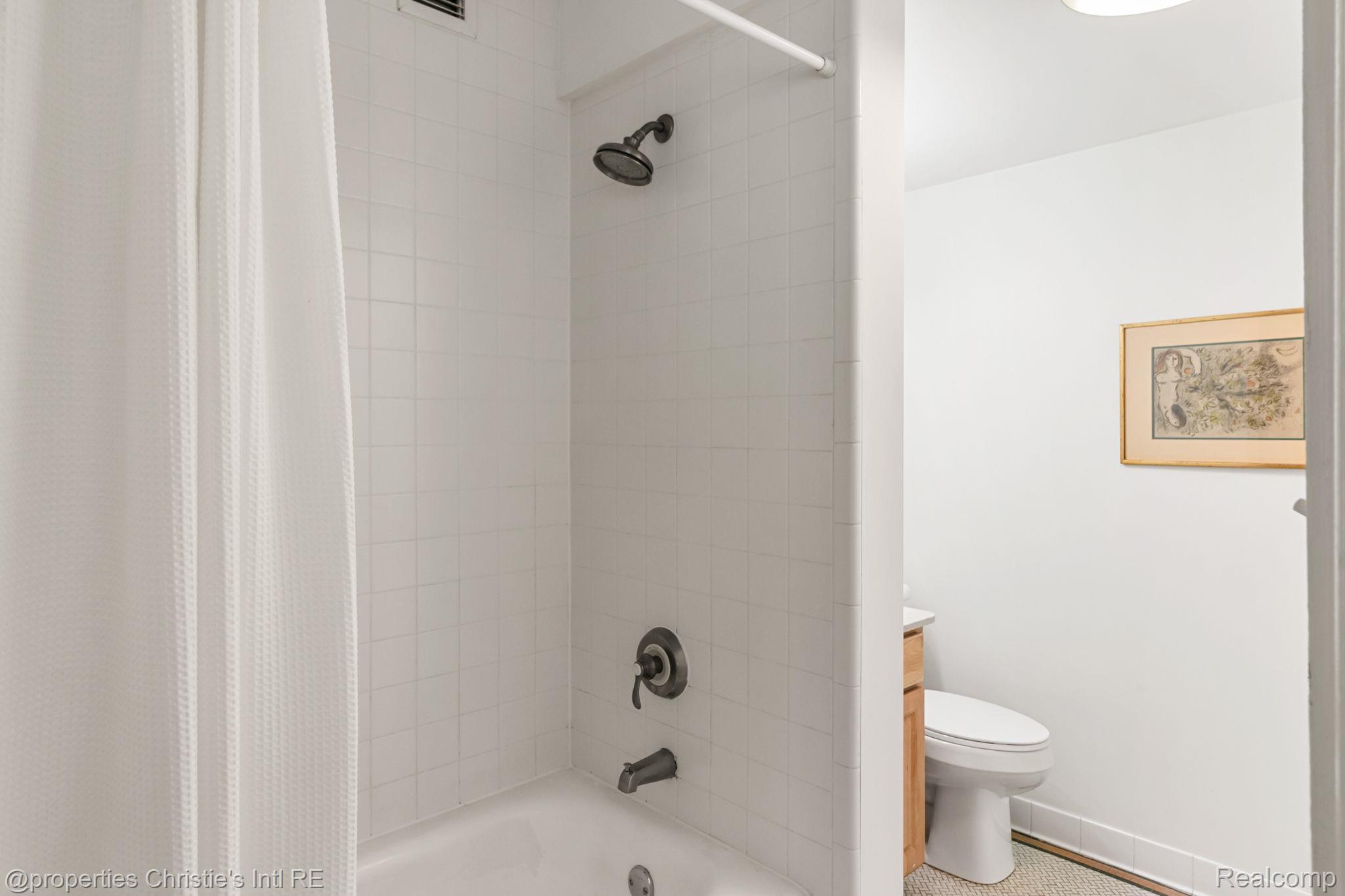 15 E KIRBY Street 914