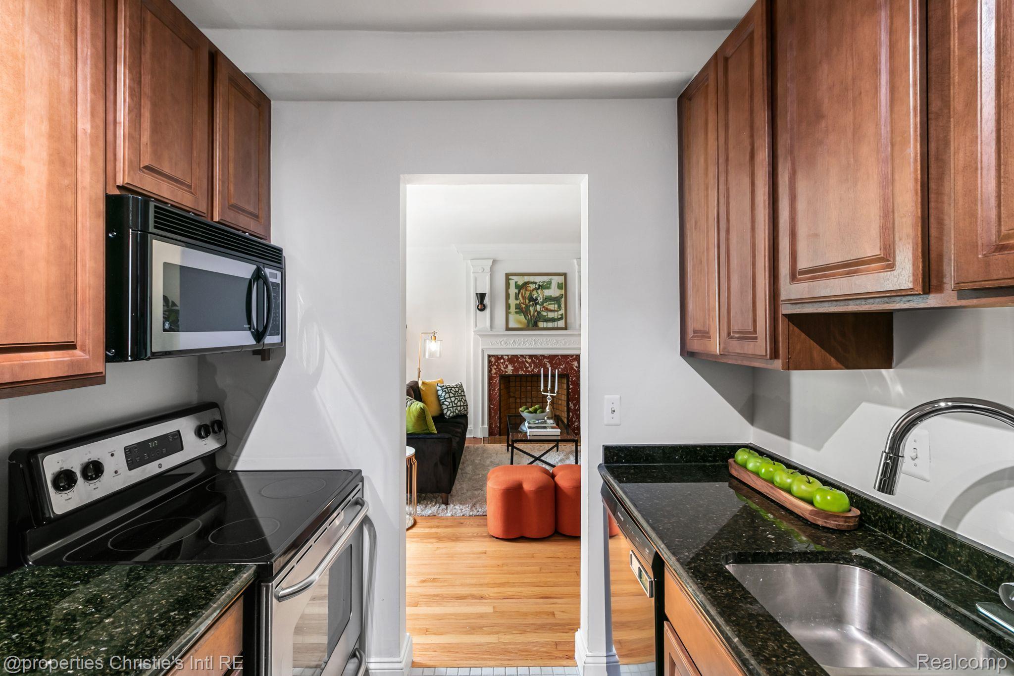 15 E KIRBY Street 914