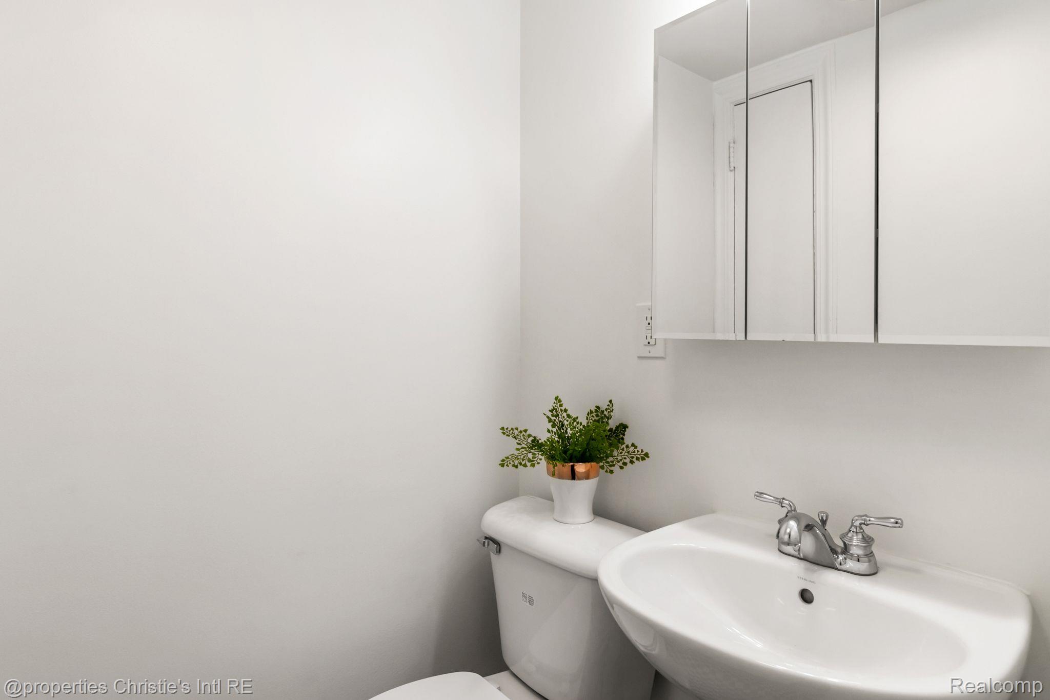 15 E KIRBY Street 914