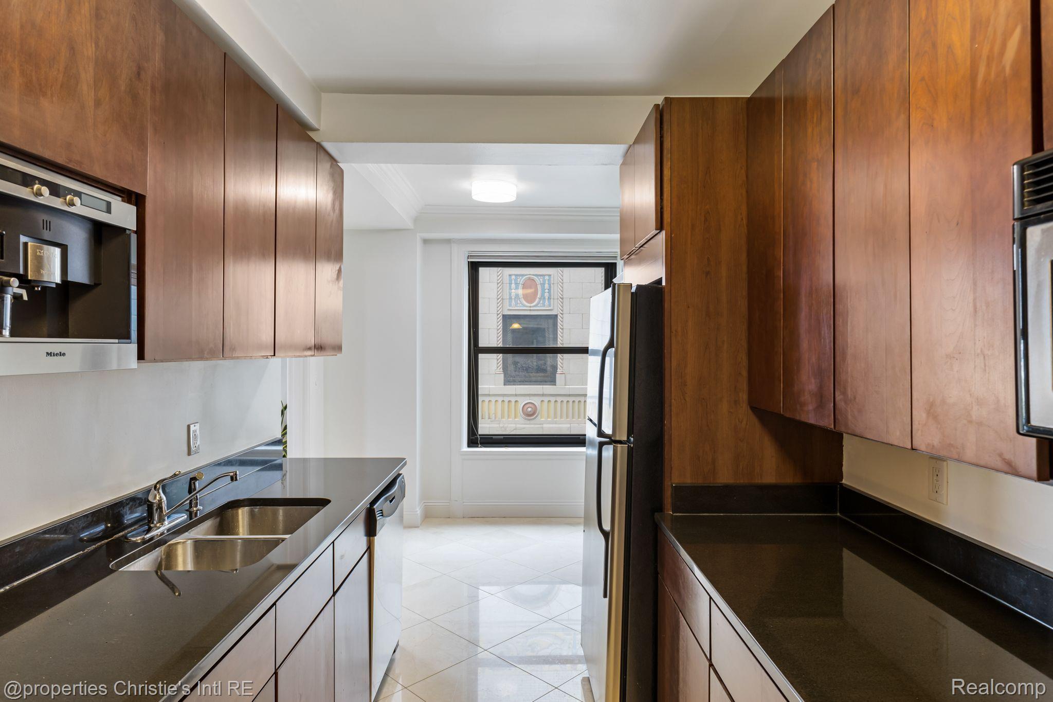 15 E KIRBY Street 1104