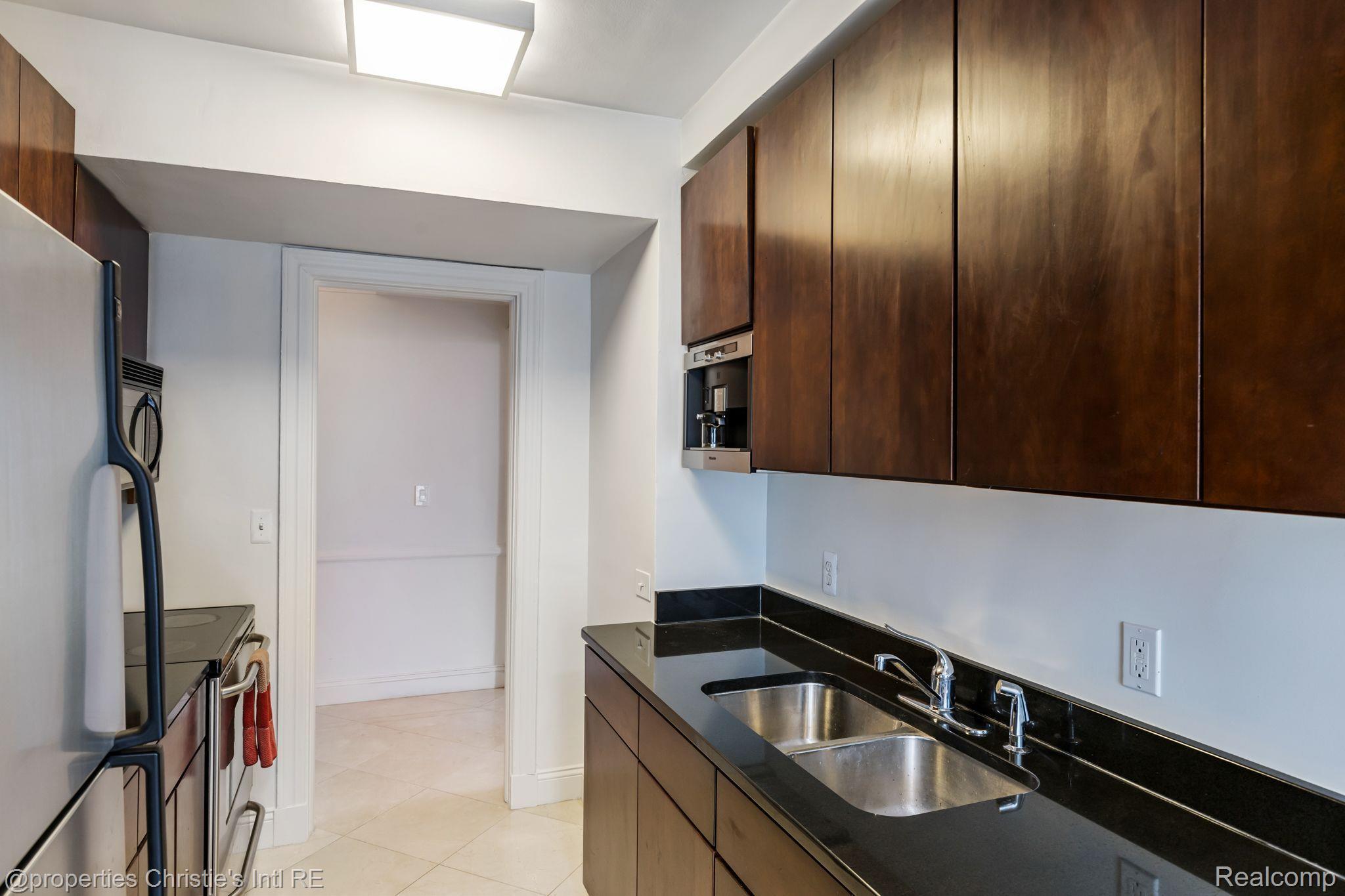15 E KIRBY Street 1104
