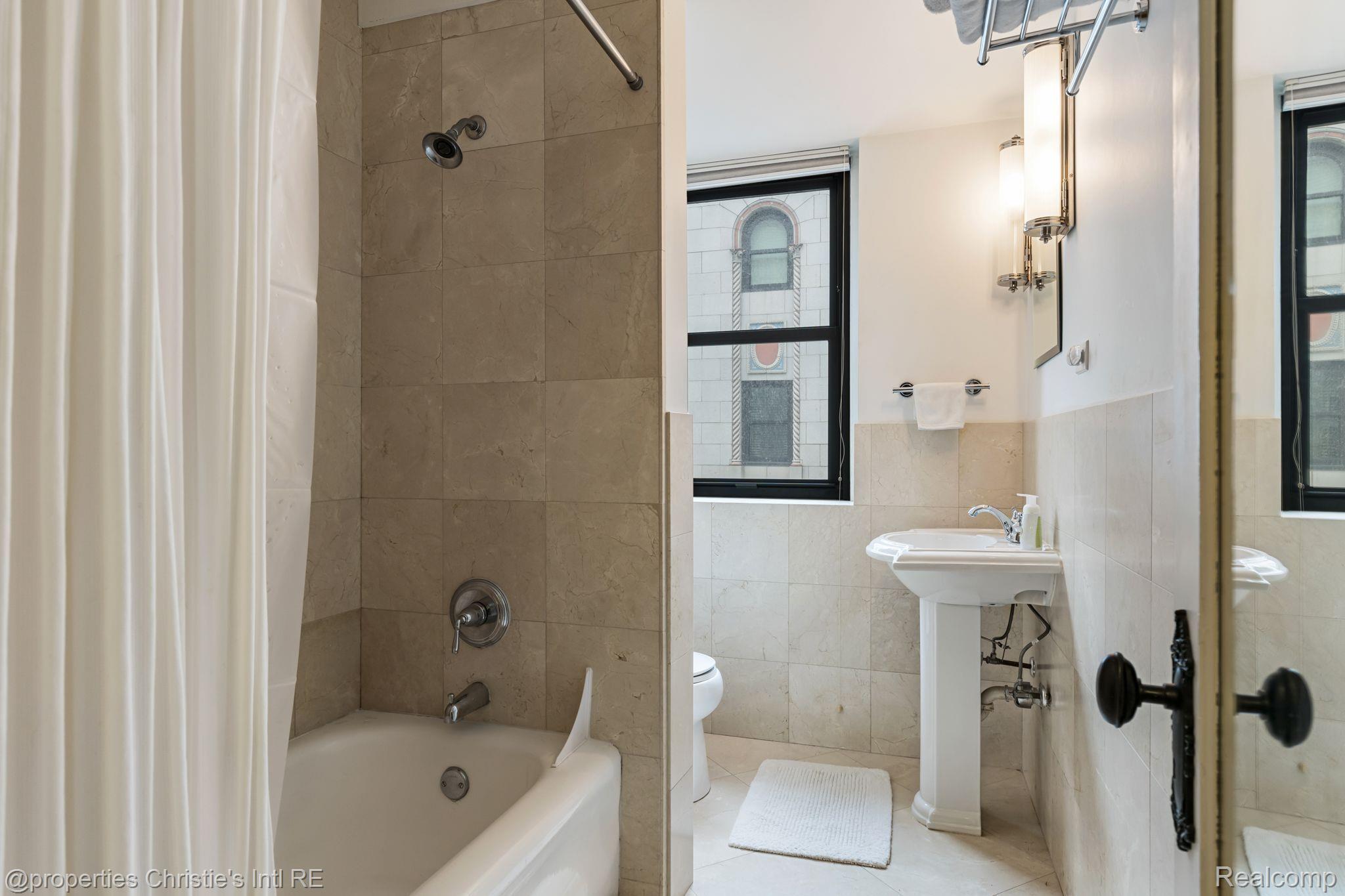 15 E KIRBY Street 1104