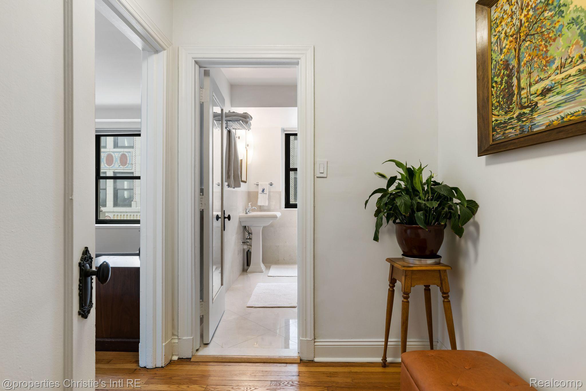 15 E KIRBY Street 1104