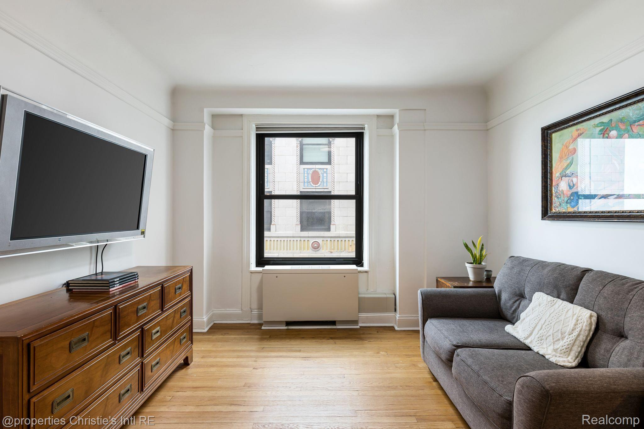 15 E KIRBY Street 1104
