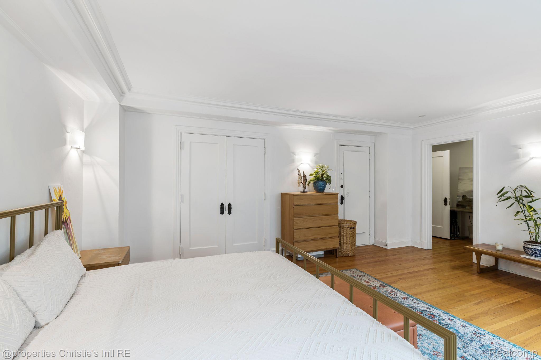 15 E KIRBY Street 1104