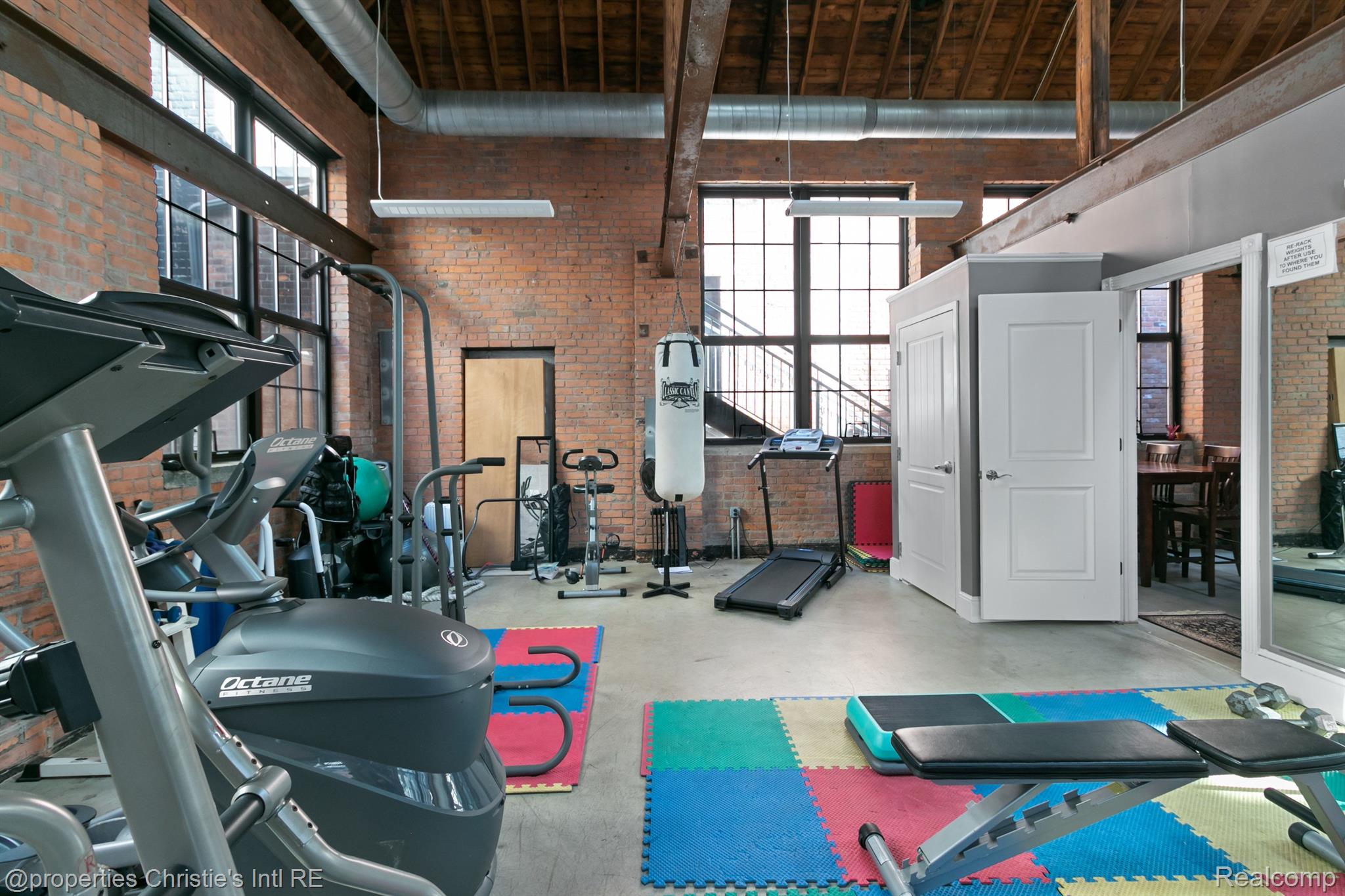 5766 TRUMBULL Street 42-215