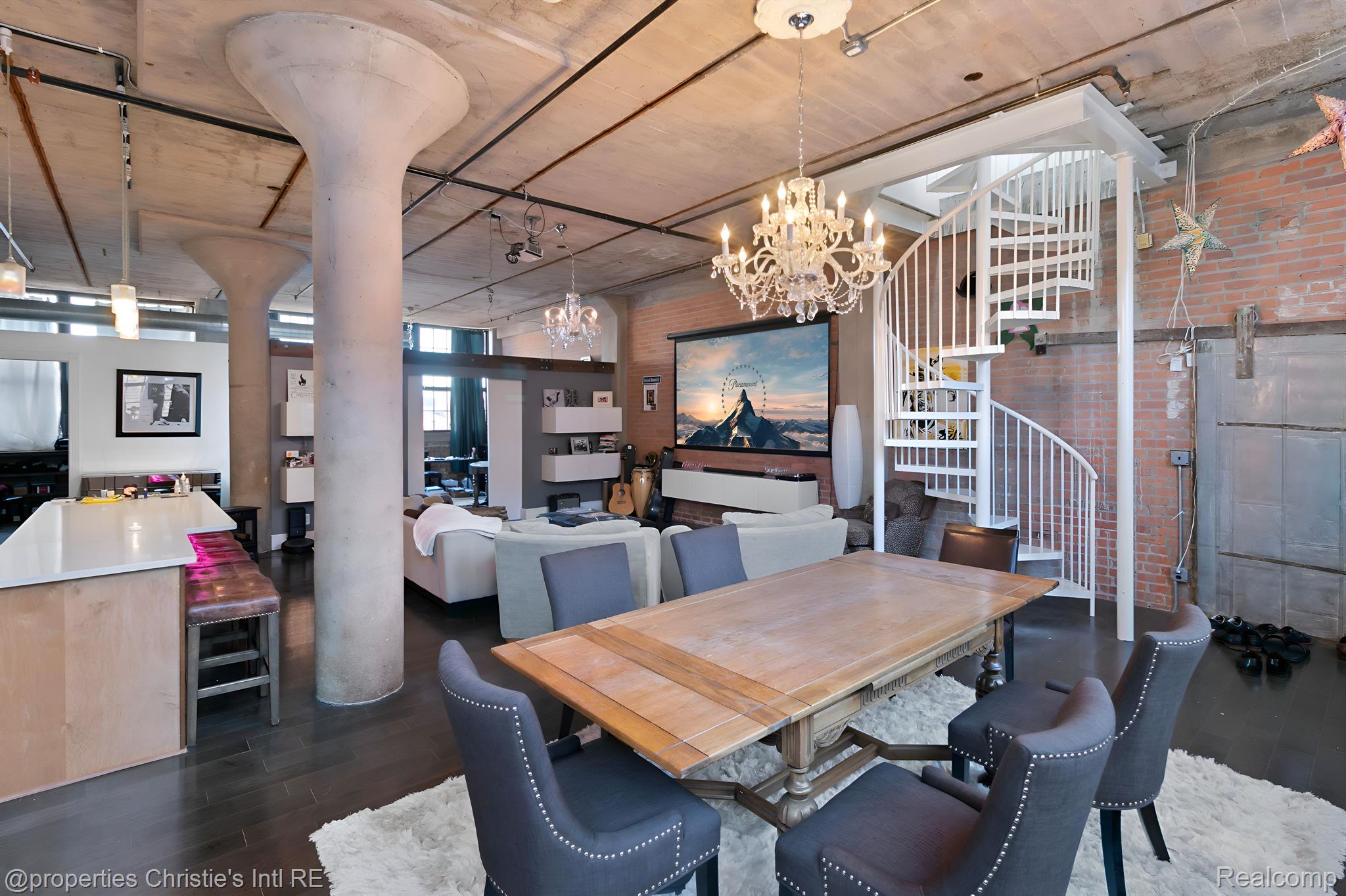 5766 TRUMBULL Street 42-215