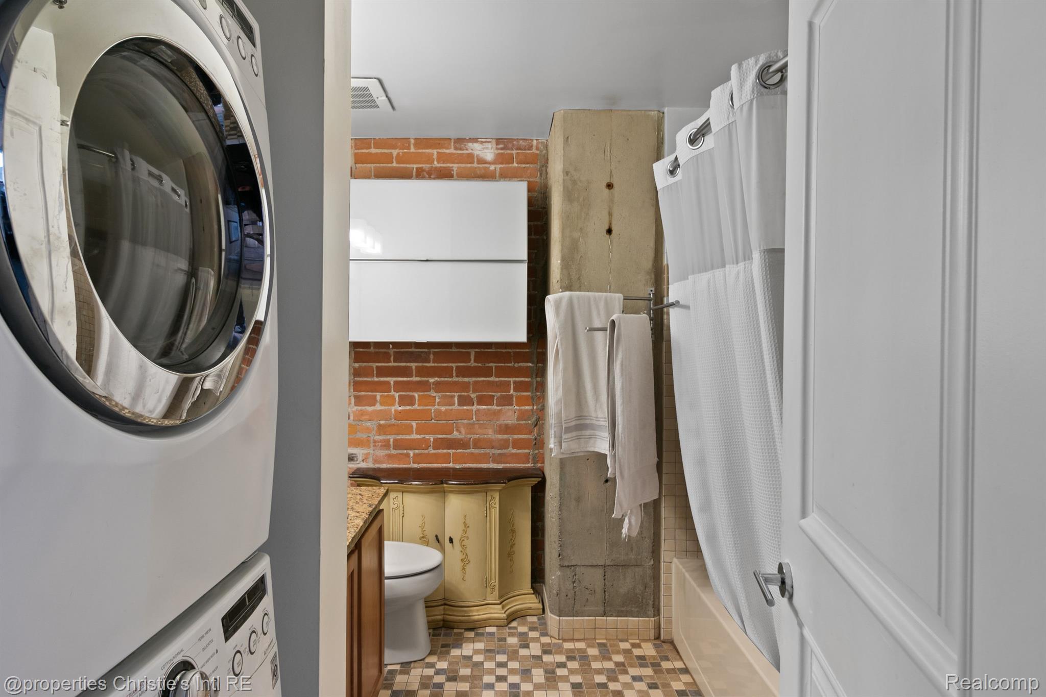 5766 TRUMBULL Street 42-215