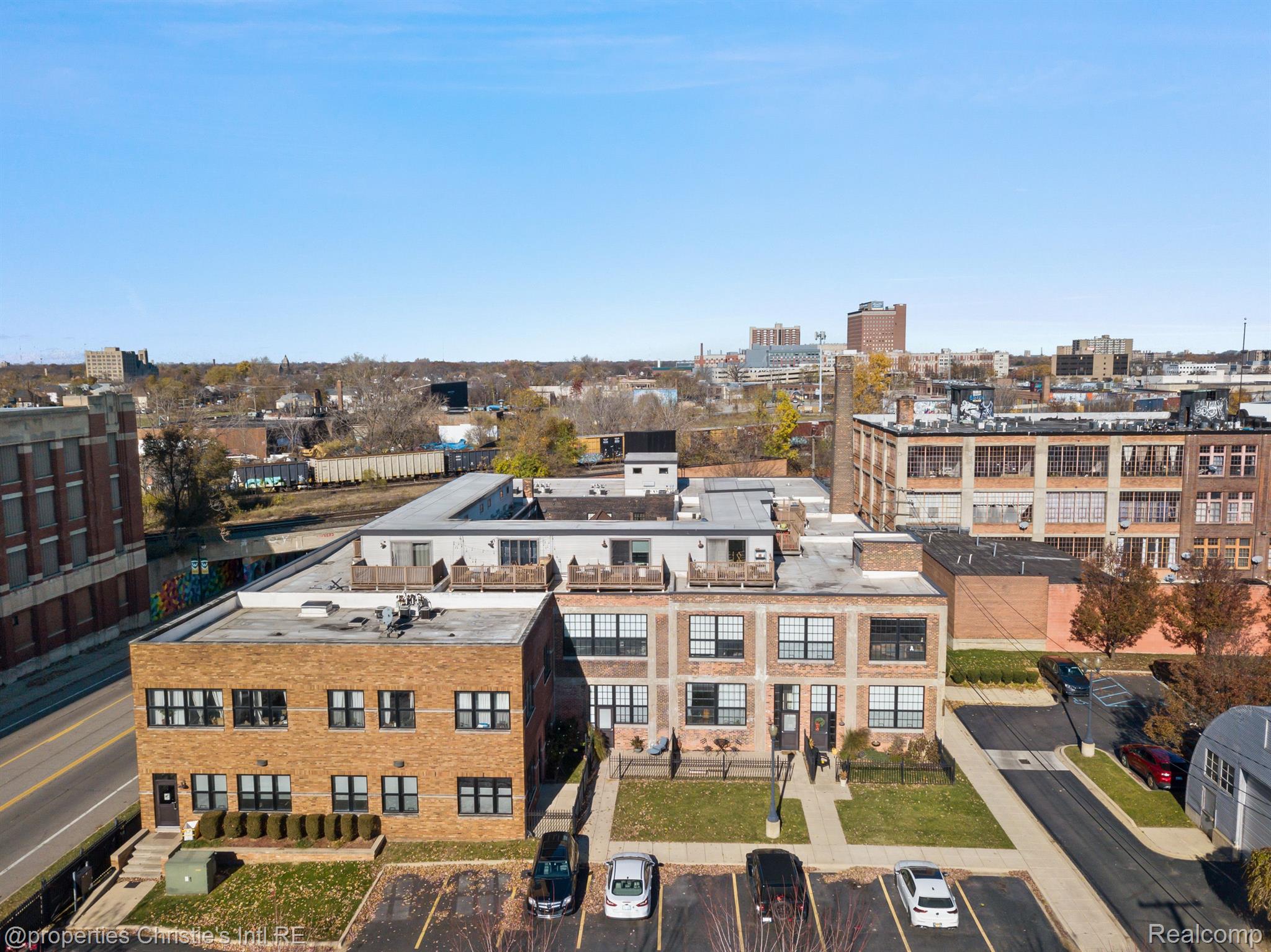 5766 TRUMBULL Street 42-215