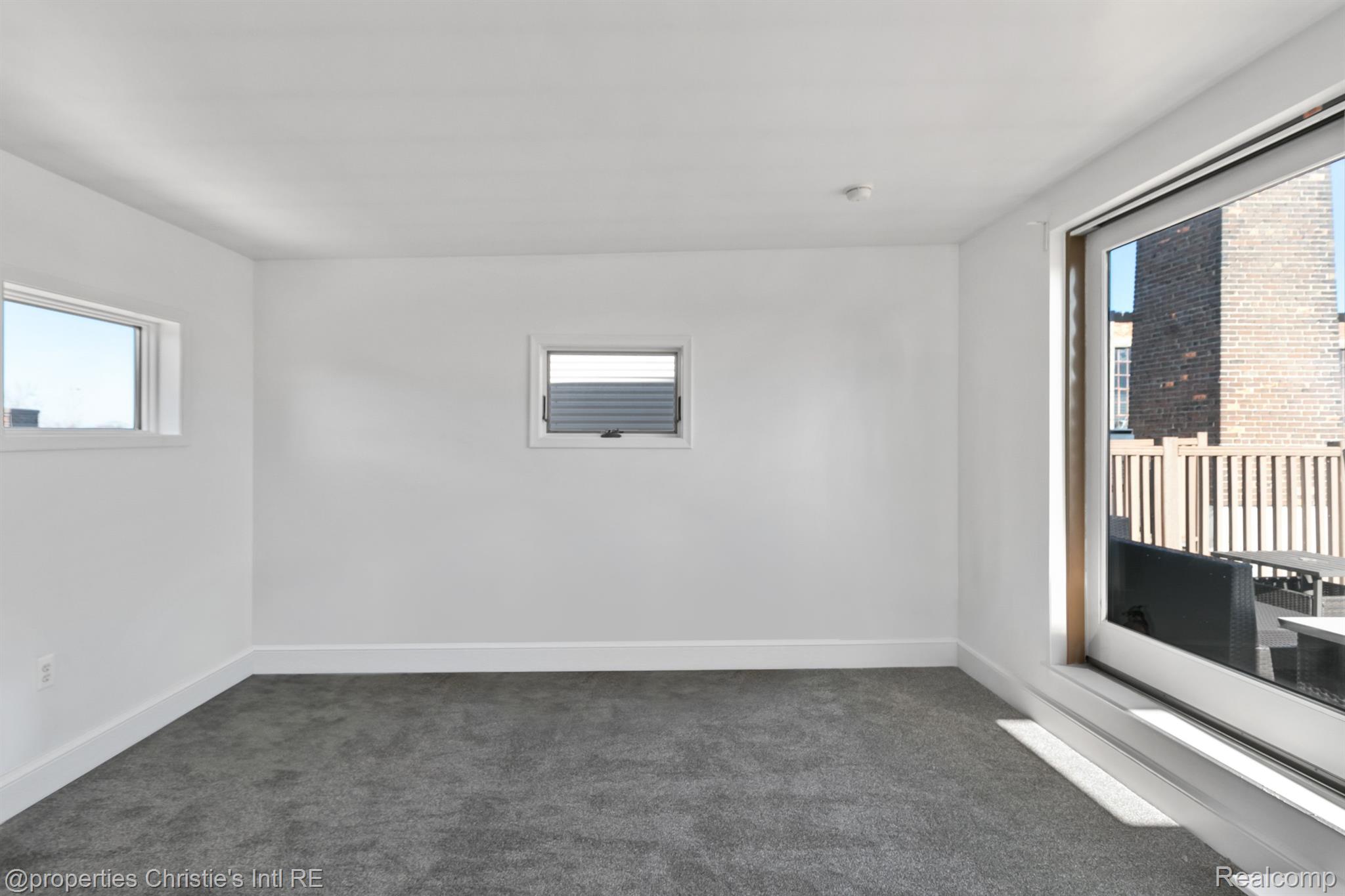 5766 TRUMBULL Street 42-215