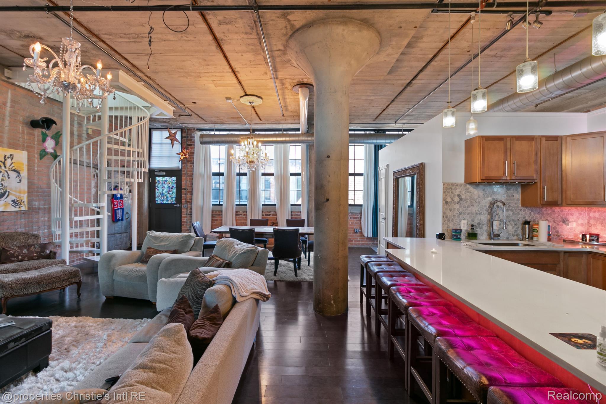 5766 TRUMBULL Street 42-215