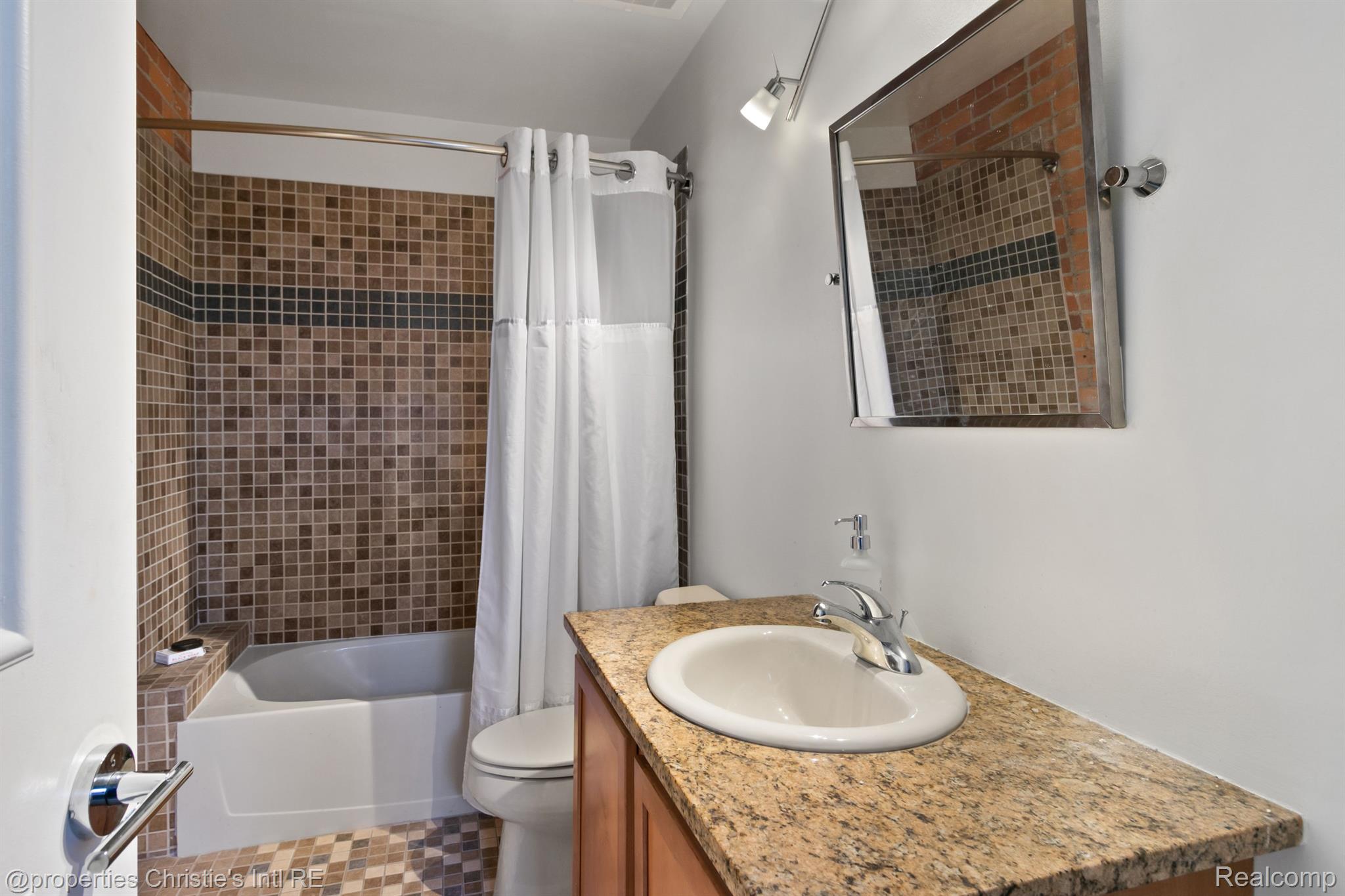 5766 TRUMBULL Street 42-215
