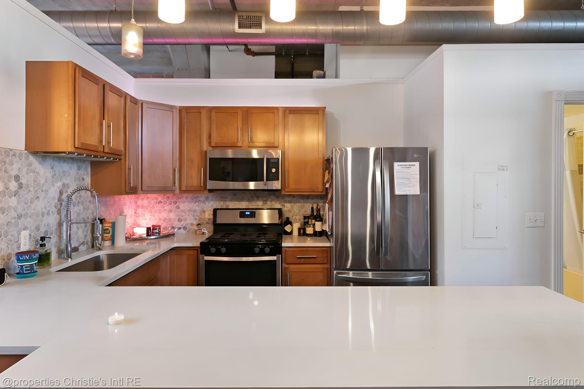 5766 TRUMBULL Street 42-215