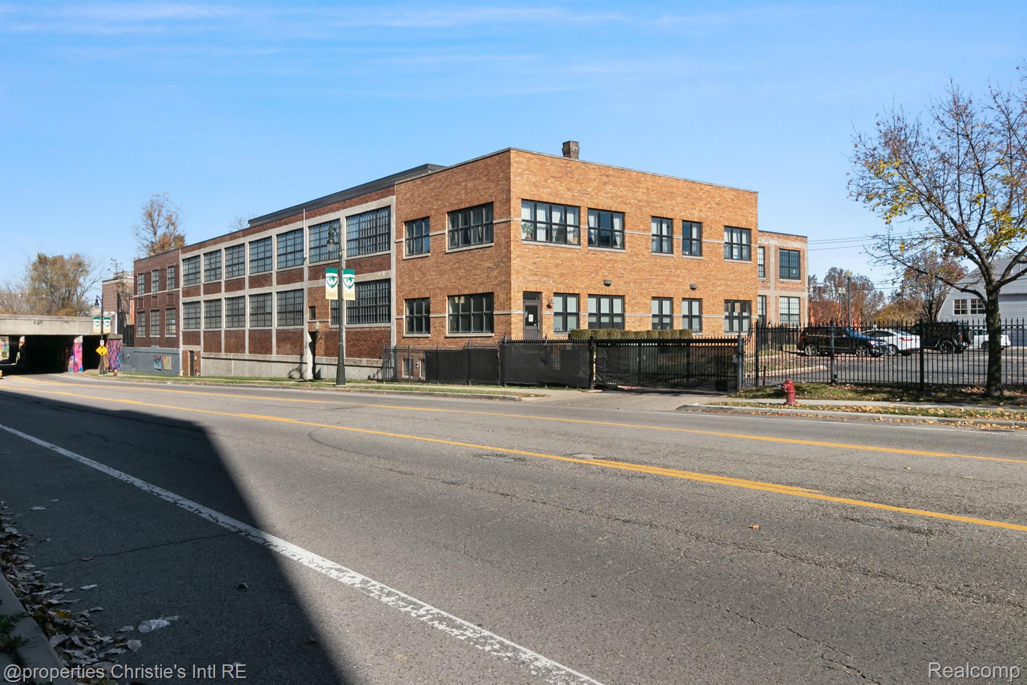 5766 TRUMBULL Street 42-215