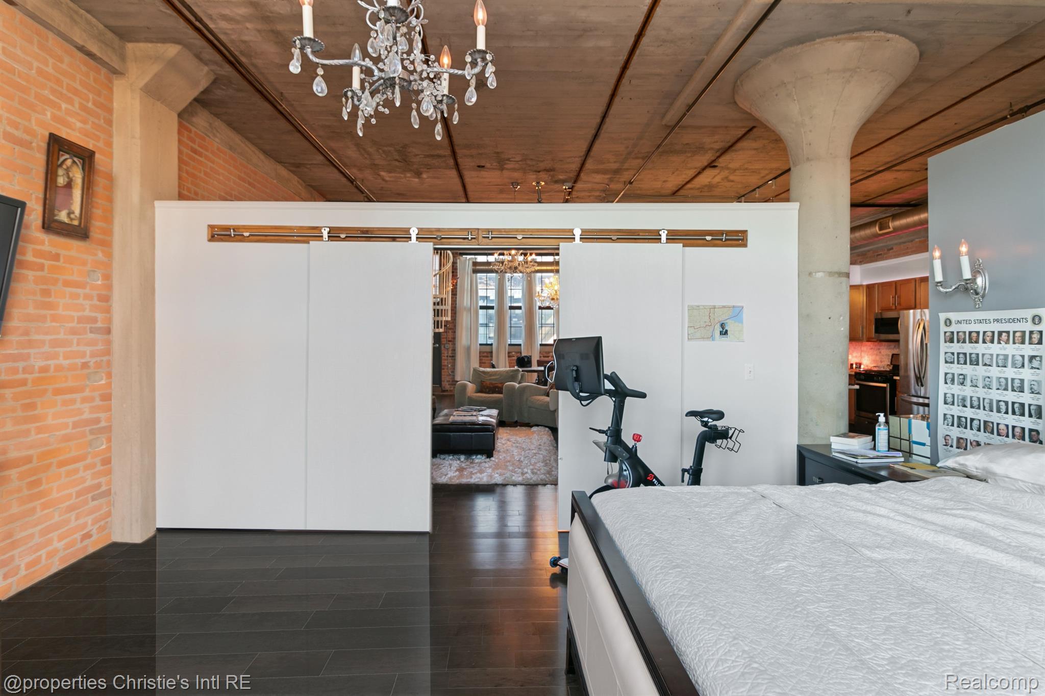 5766 TRUMBULL Street 42-215