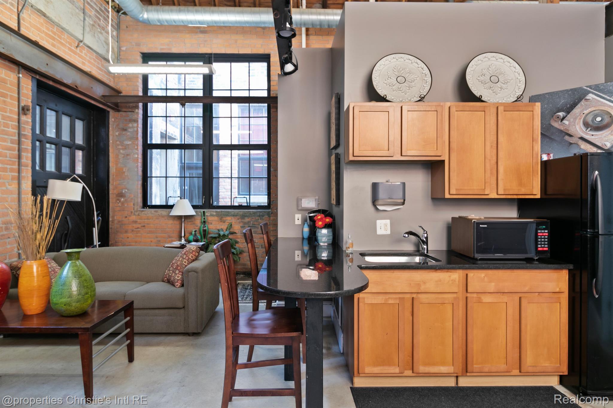 5766 TRUMBULL Street 42-215