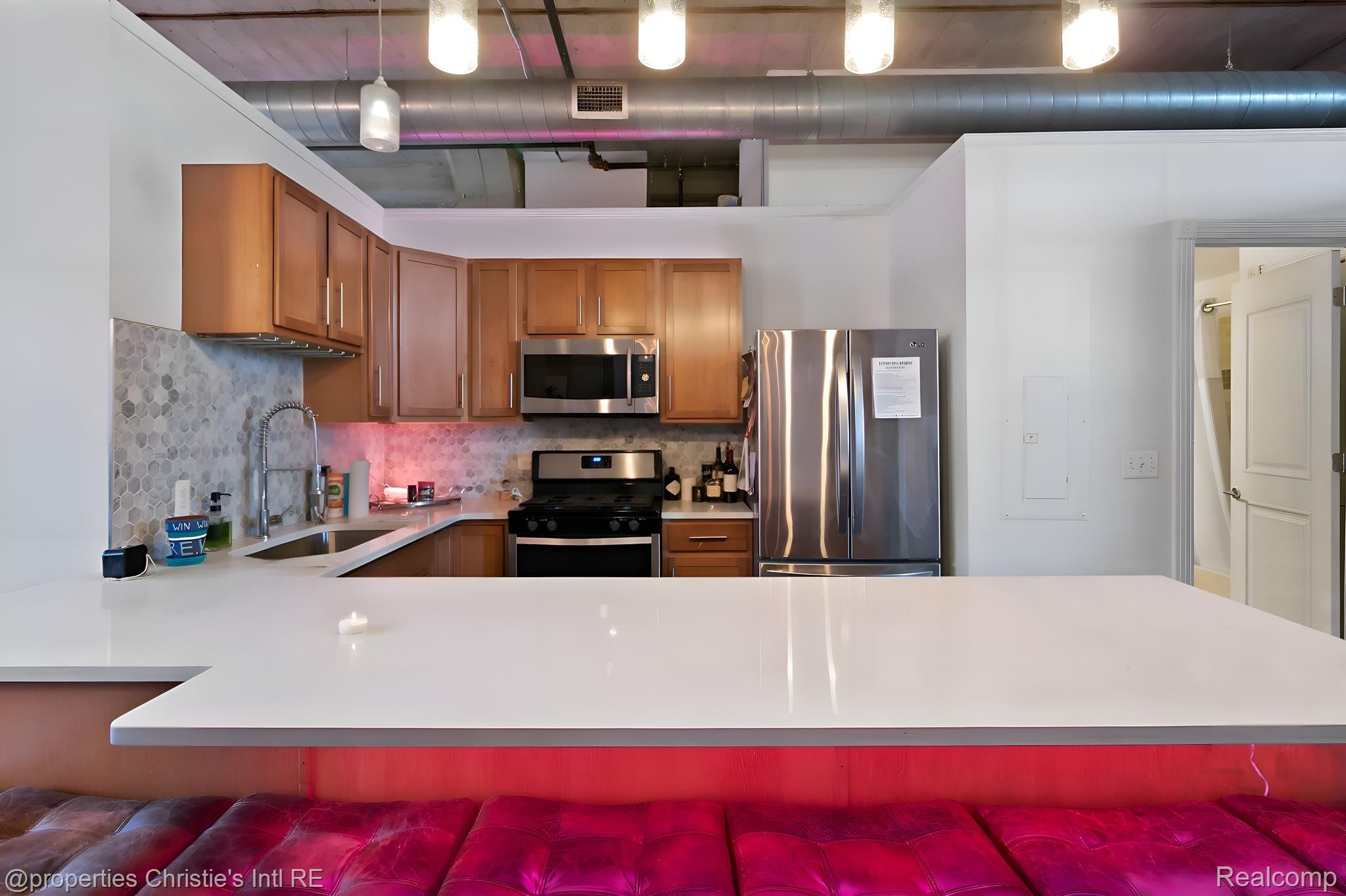 5766 TRUMBULL Street 42-215