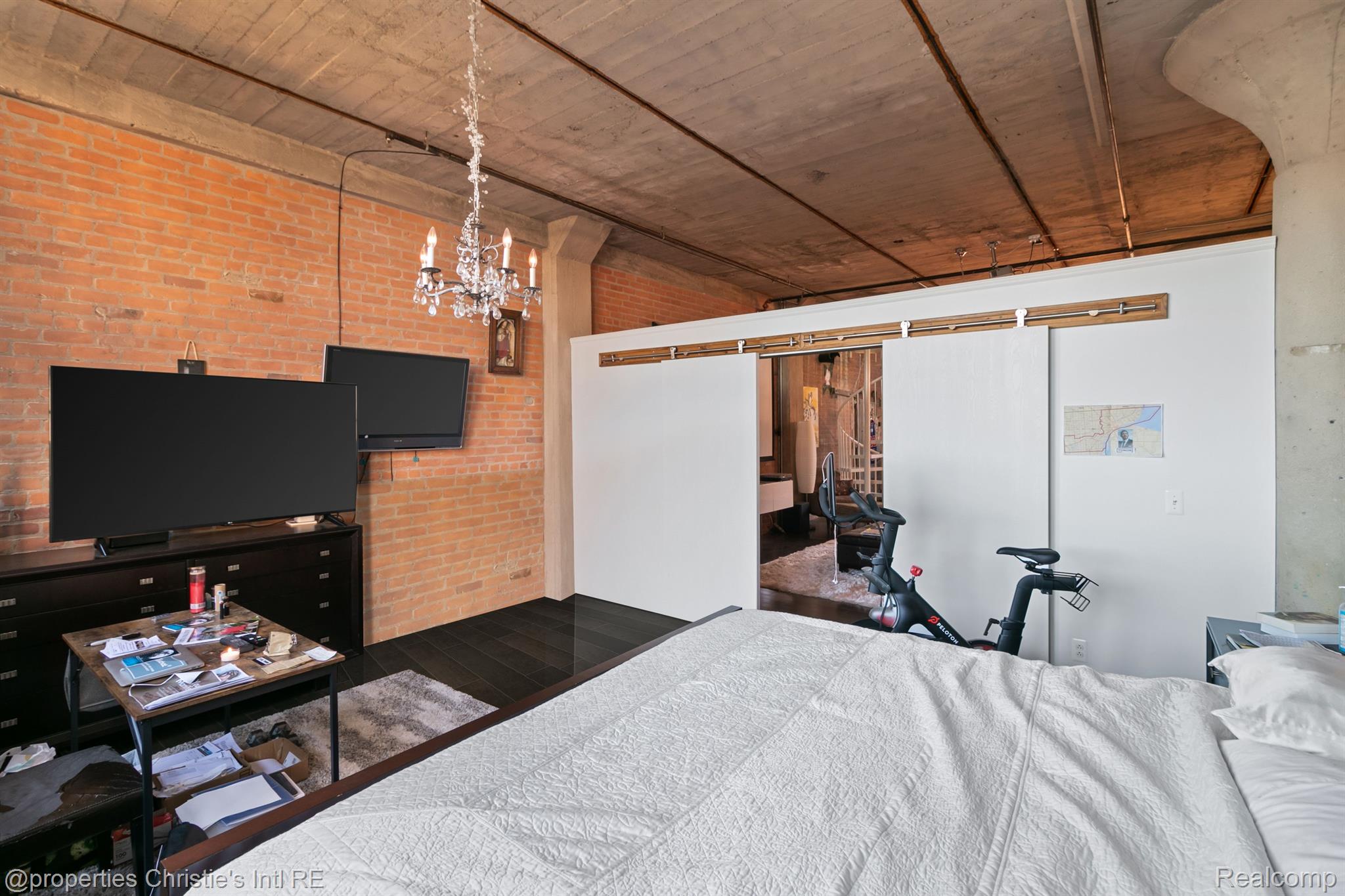 5766 TRUMBULL Street 42-215