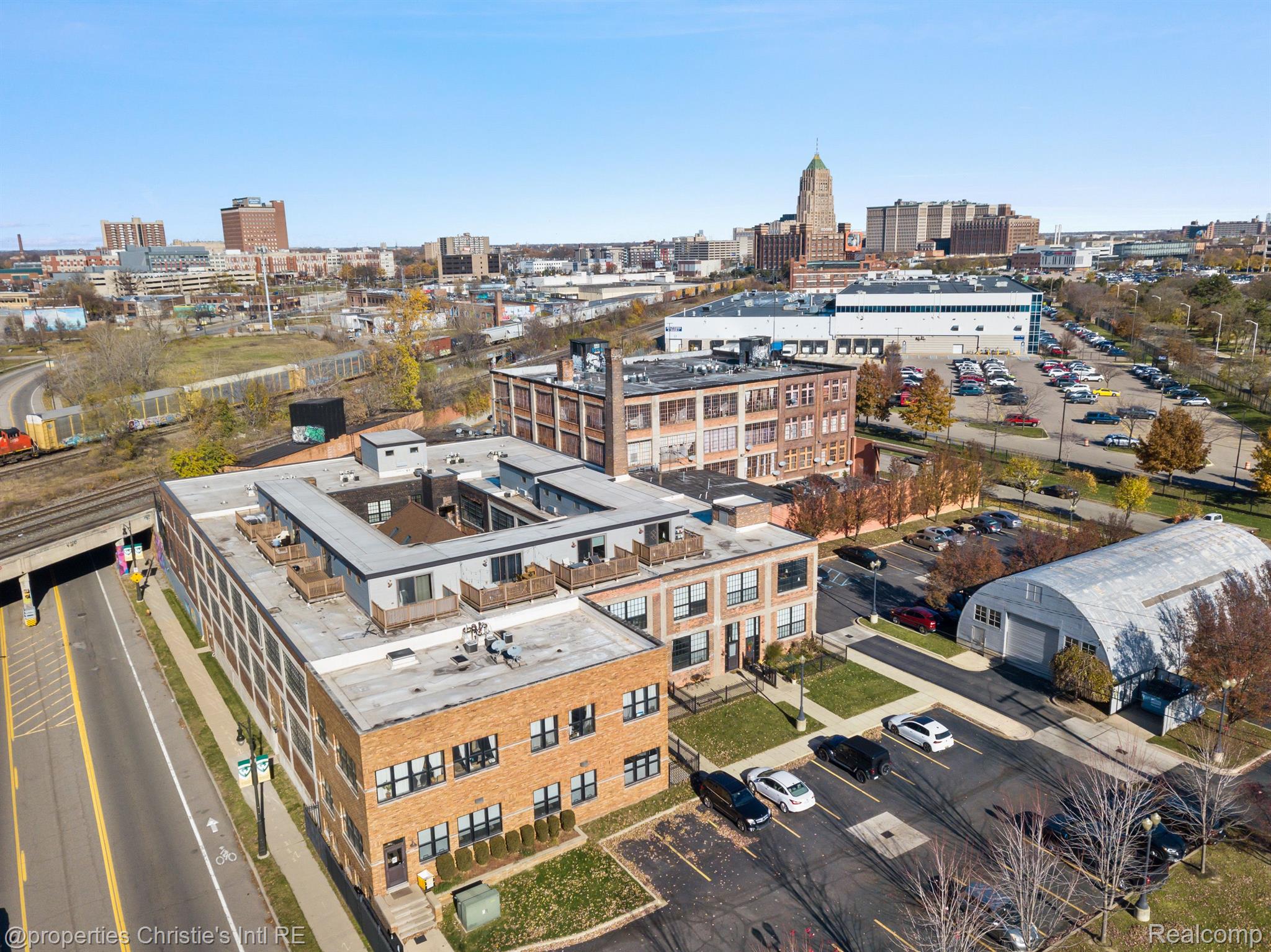 5766 TRUMBULL Street 42-215