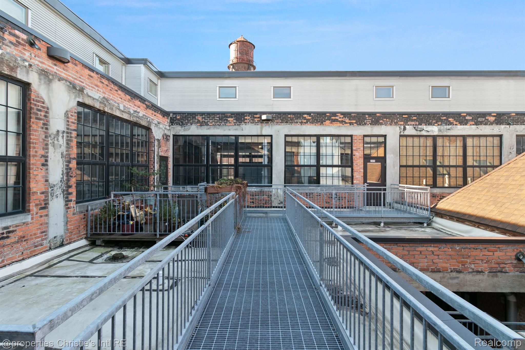 5766 TRUMBULL Street 42-215