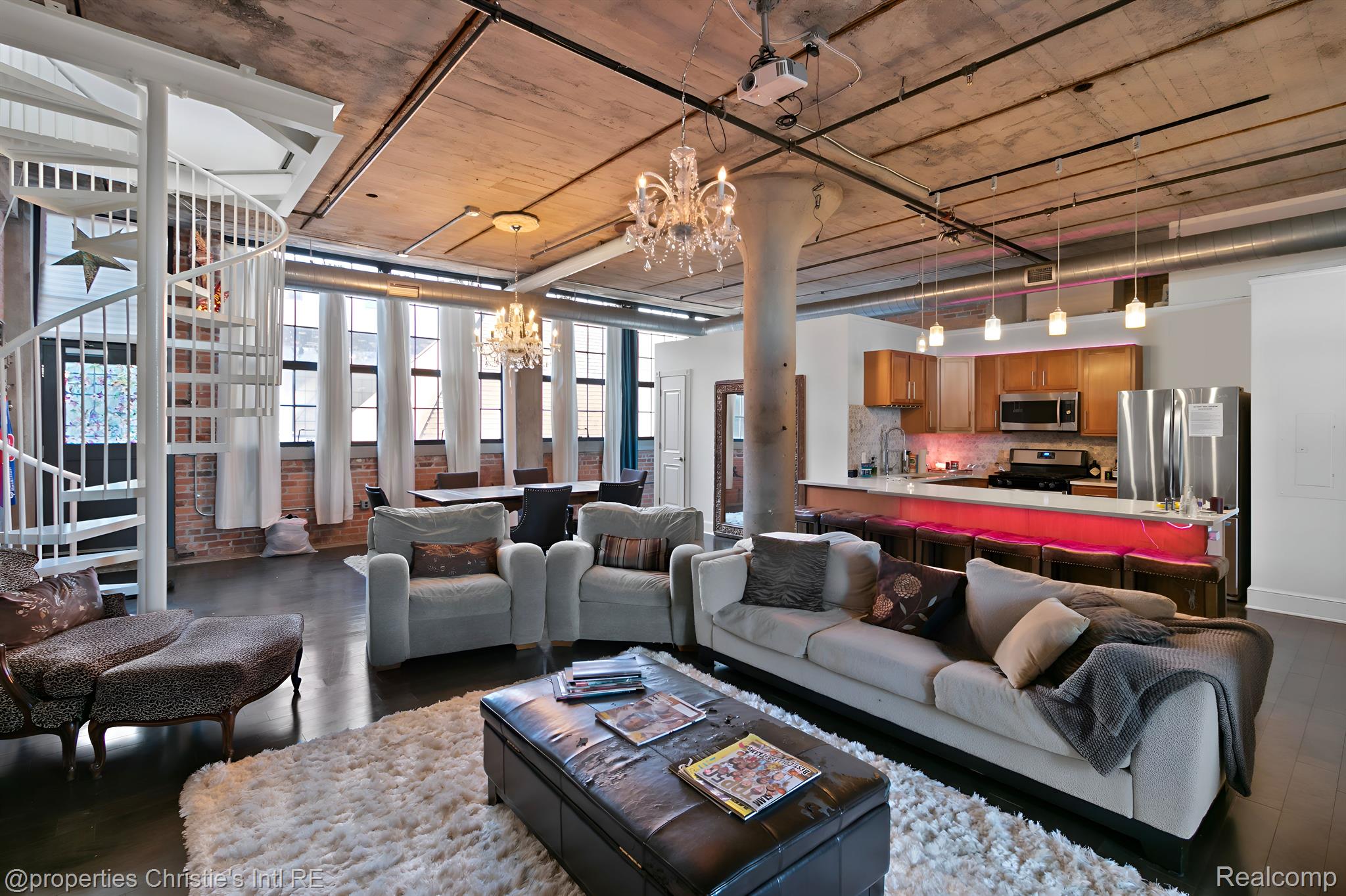 5766 TRUMBULL Street 42-215