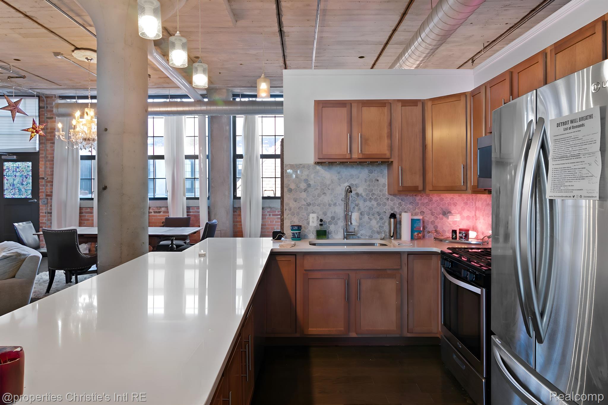 5766 TRUMBULL Street 42-215