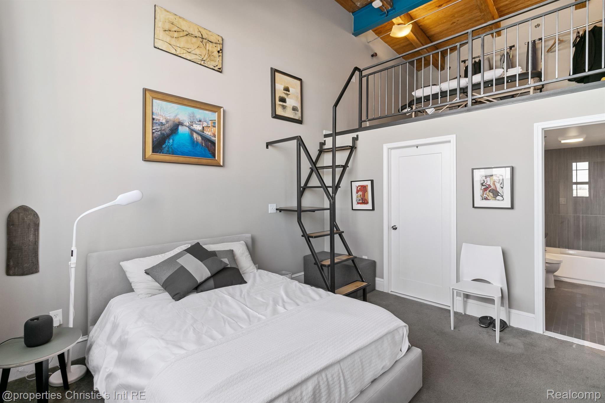 3434 RUSSELL Street 28-205