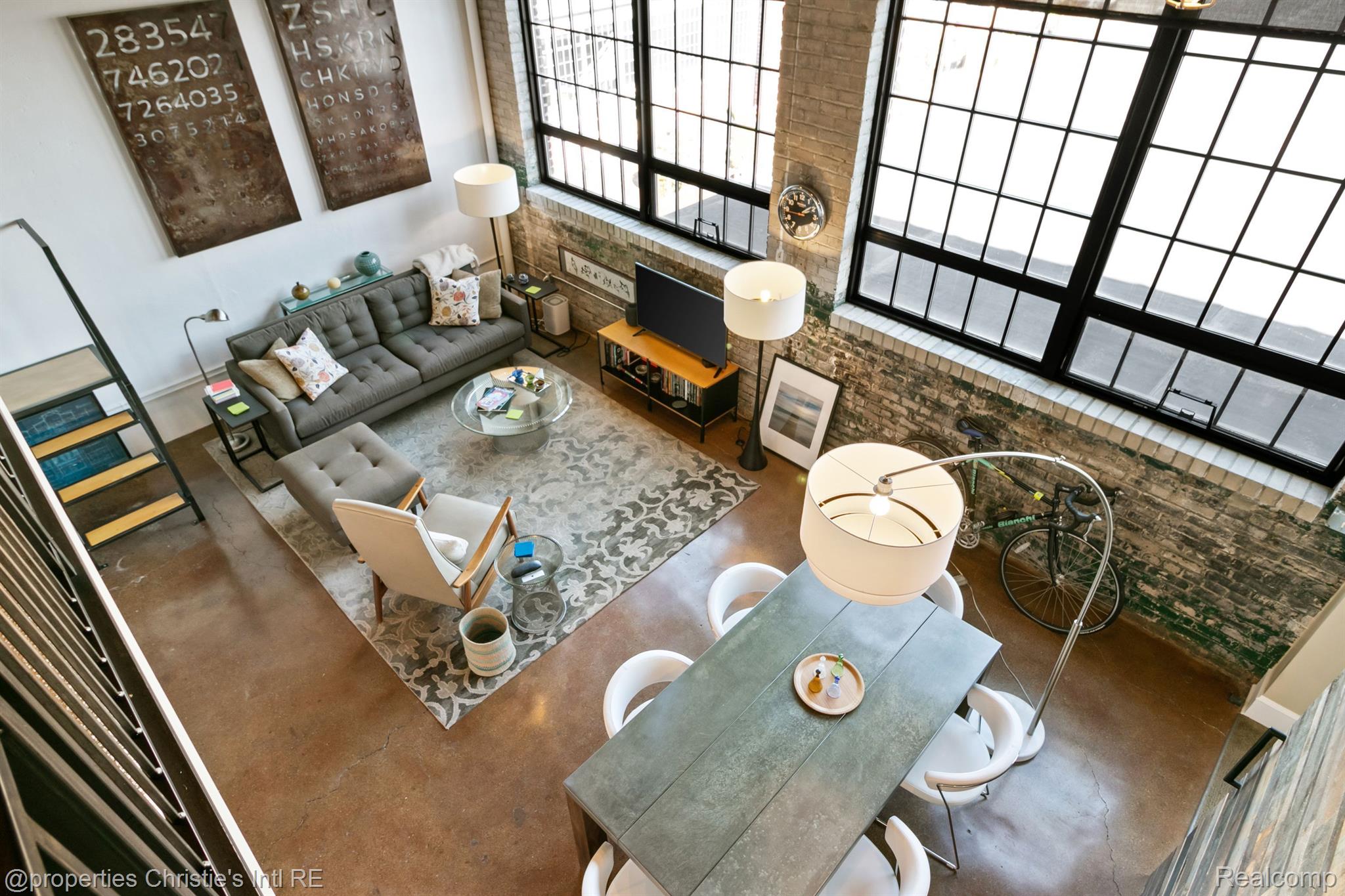 3434 RUSSELL Street 28-205
