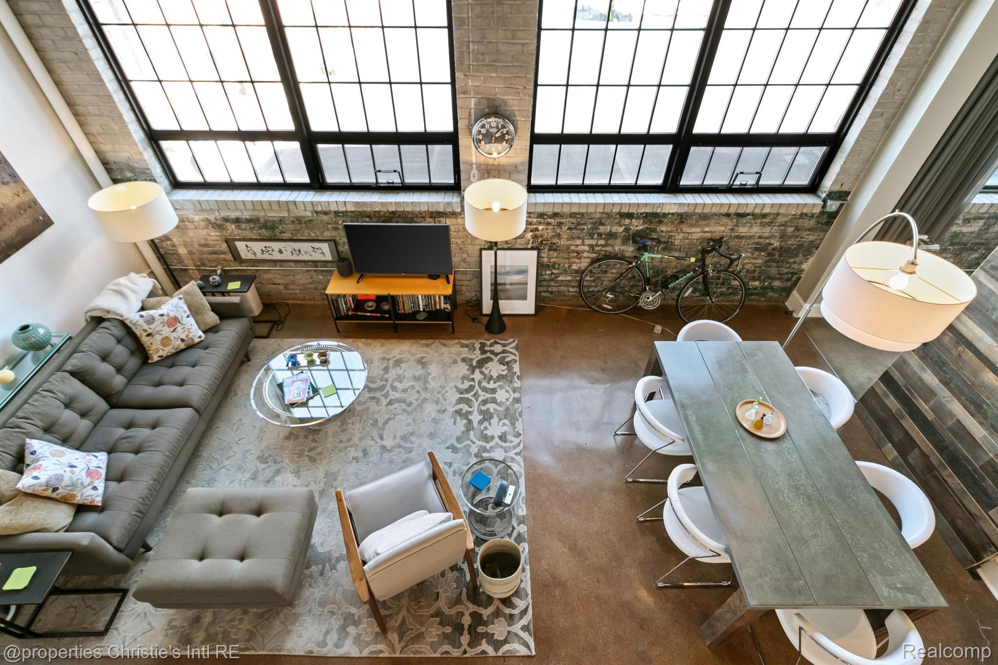 3434 RUSSELL Street 28-205