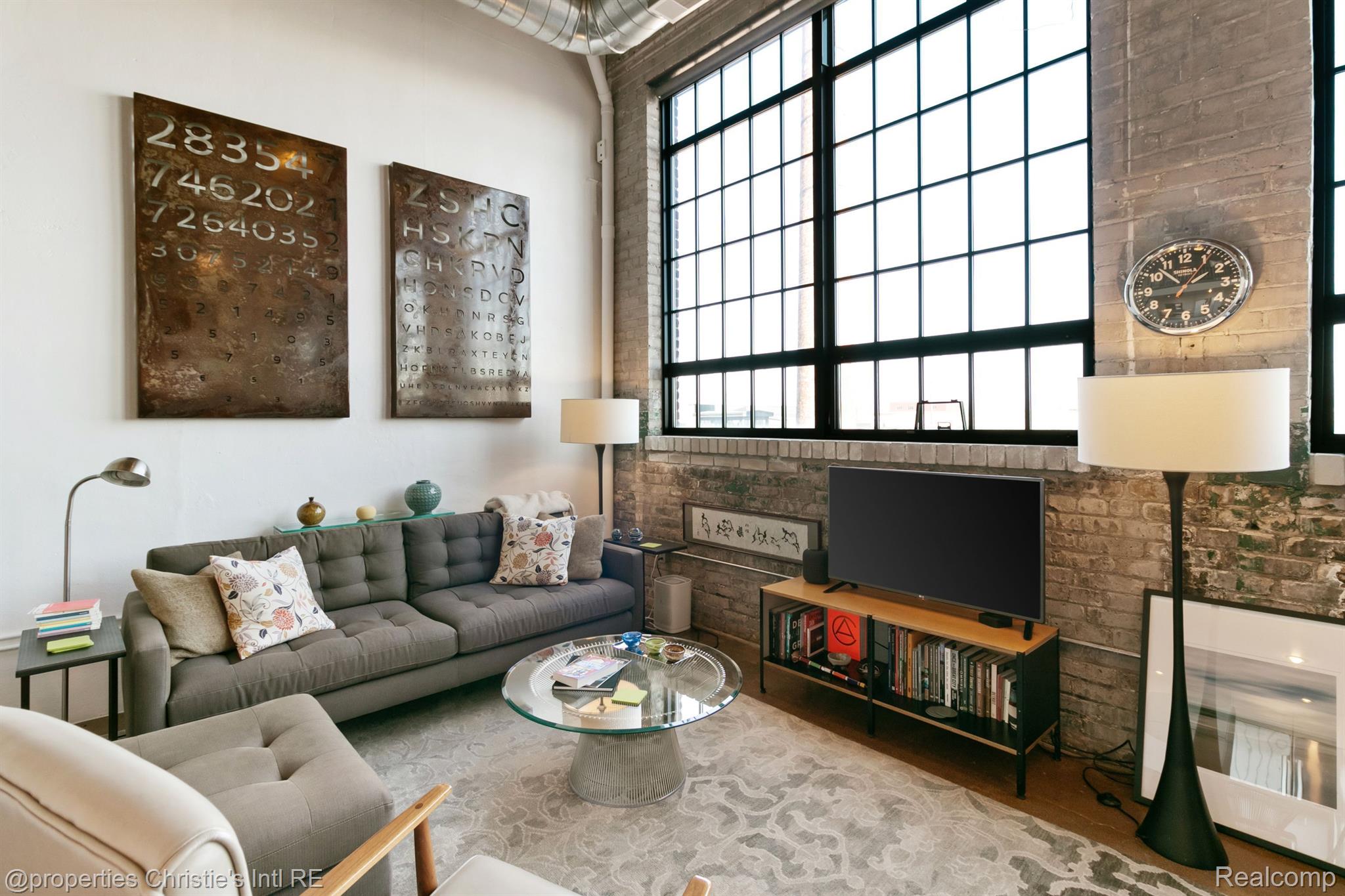 3434 RUSSELL Street 28-205