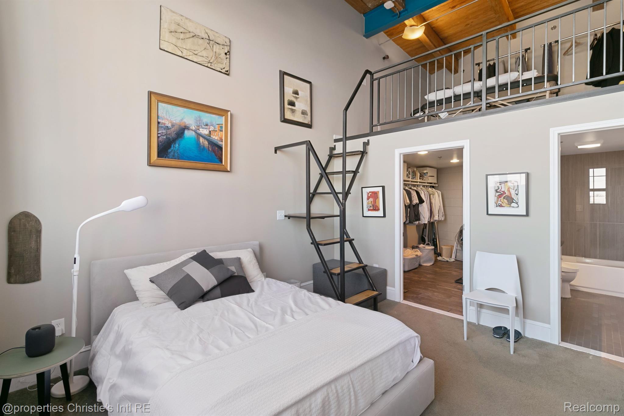 3434 RUSSELL Street 28-205