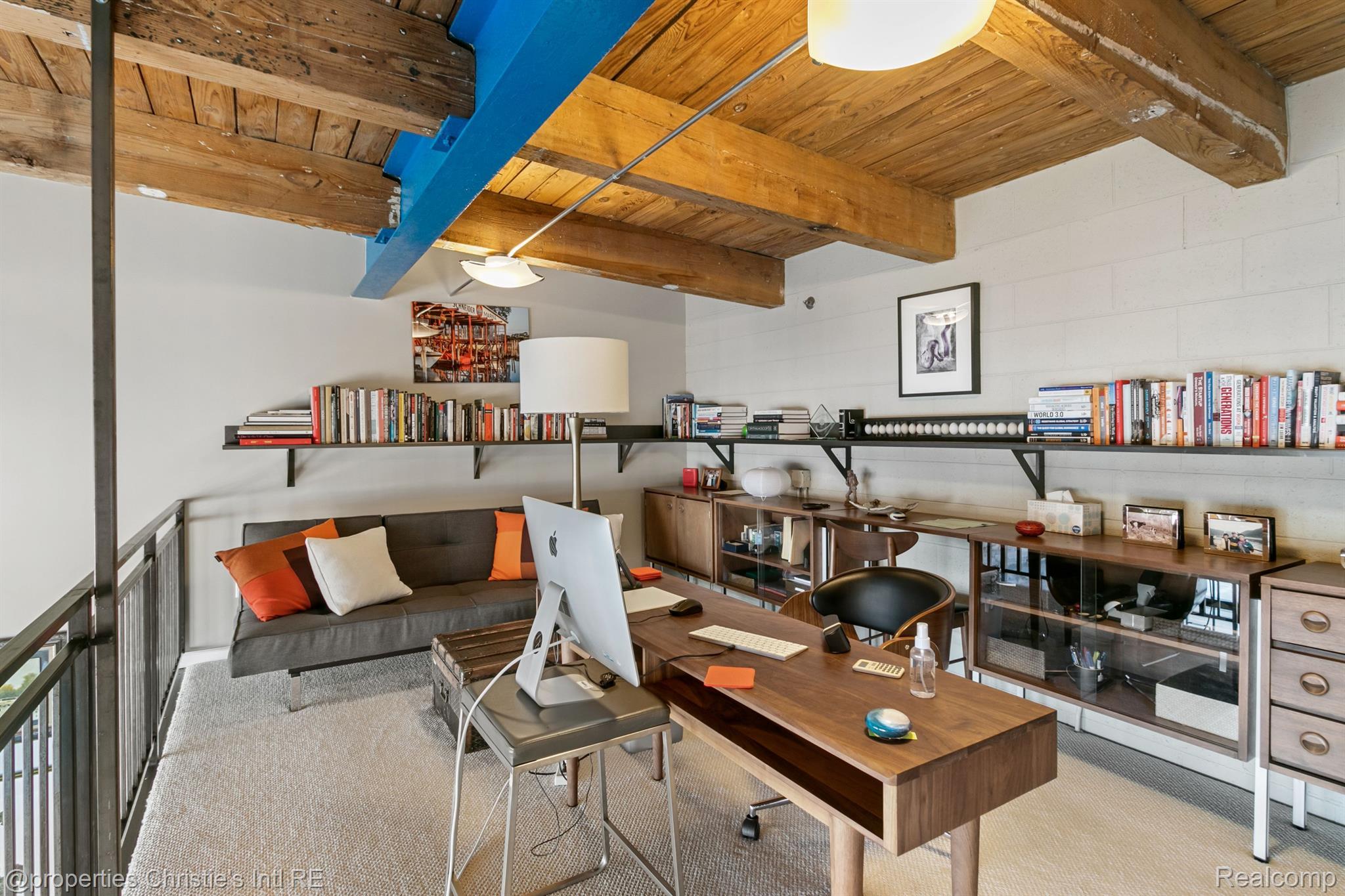 3434 RUSSELL Street 28-205