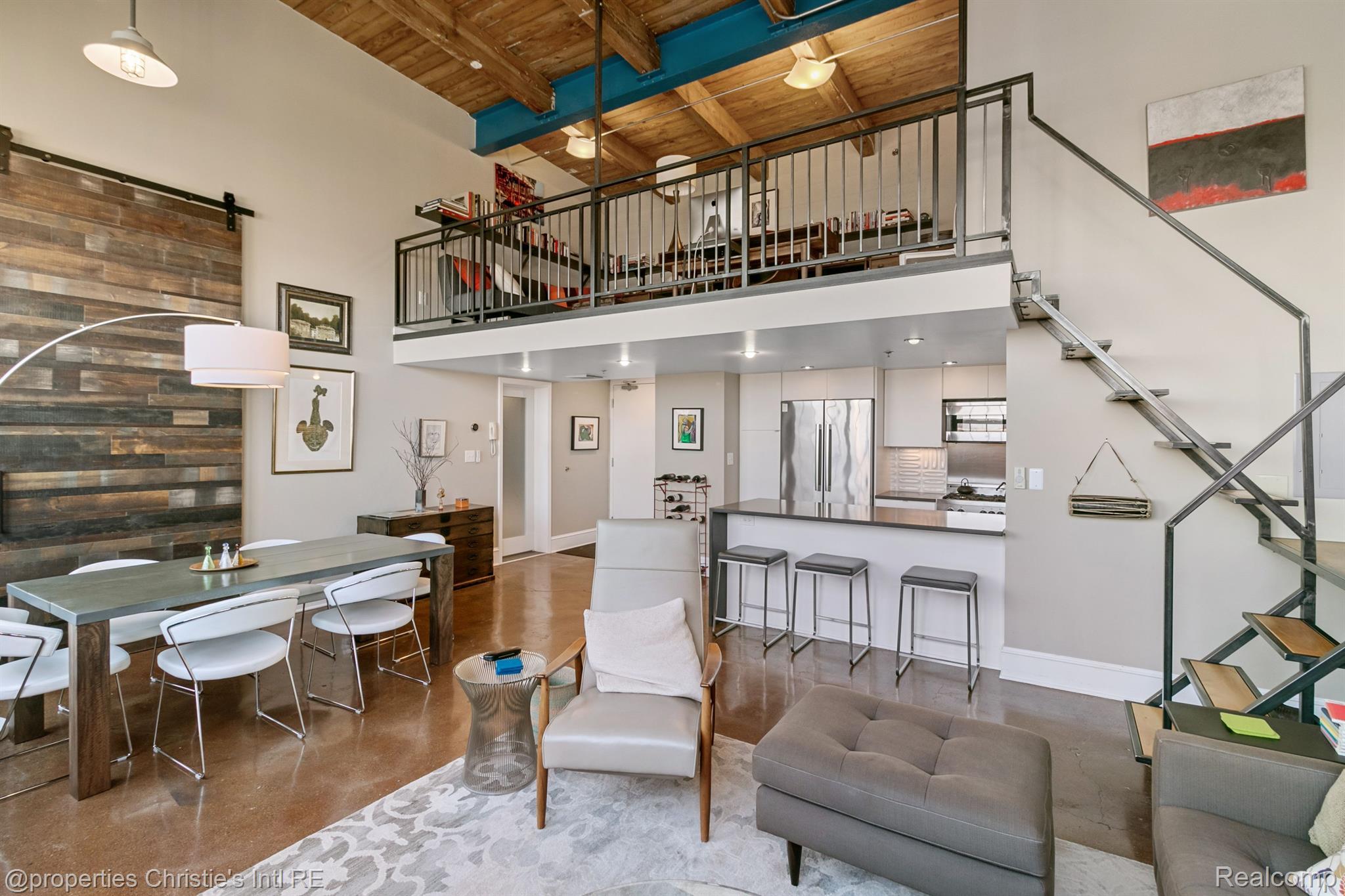 3434 RUSSELL Street 28-205
