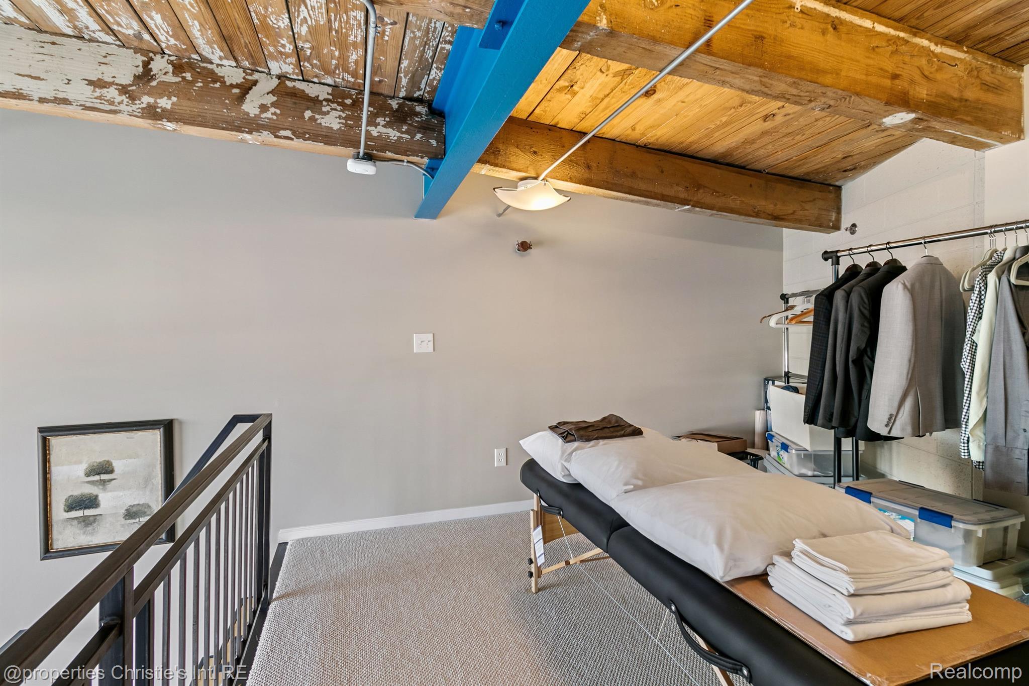 3434 RUSSELL Street 28-205