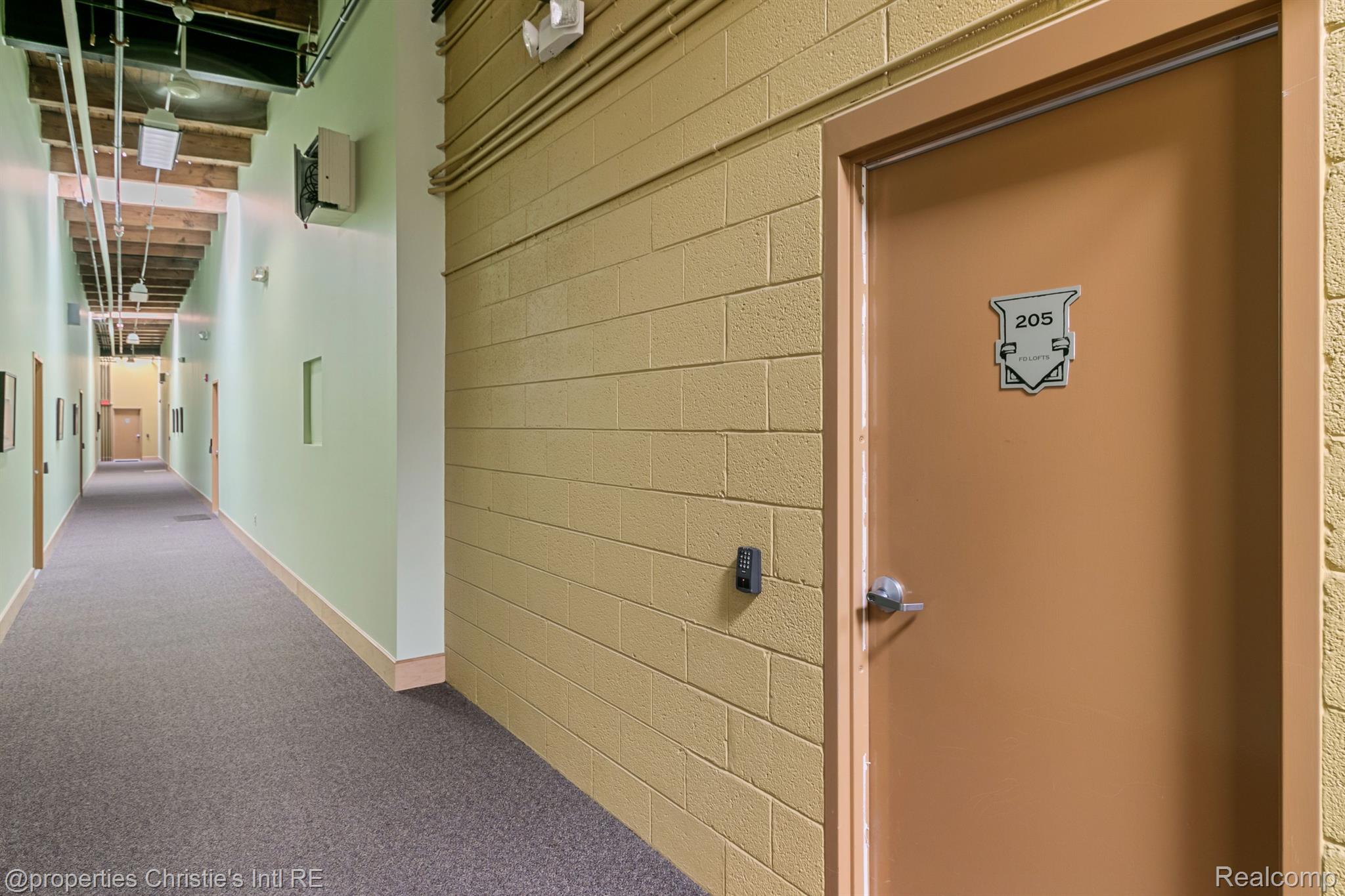 3434 RUSSELL Street 28-205