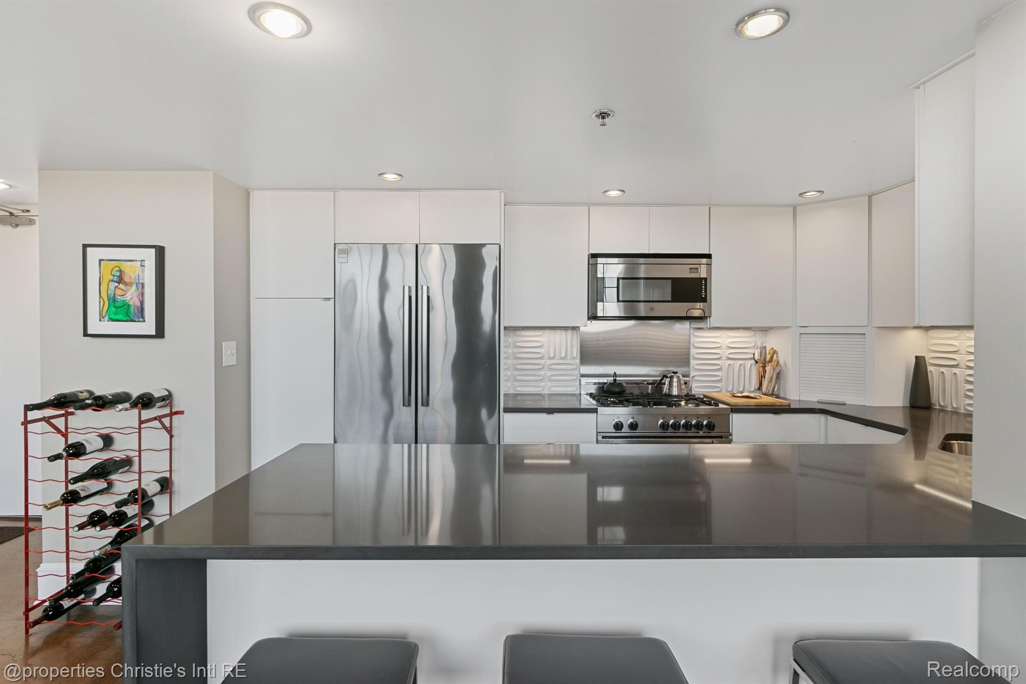 3434 RUSSELL Street 28-205