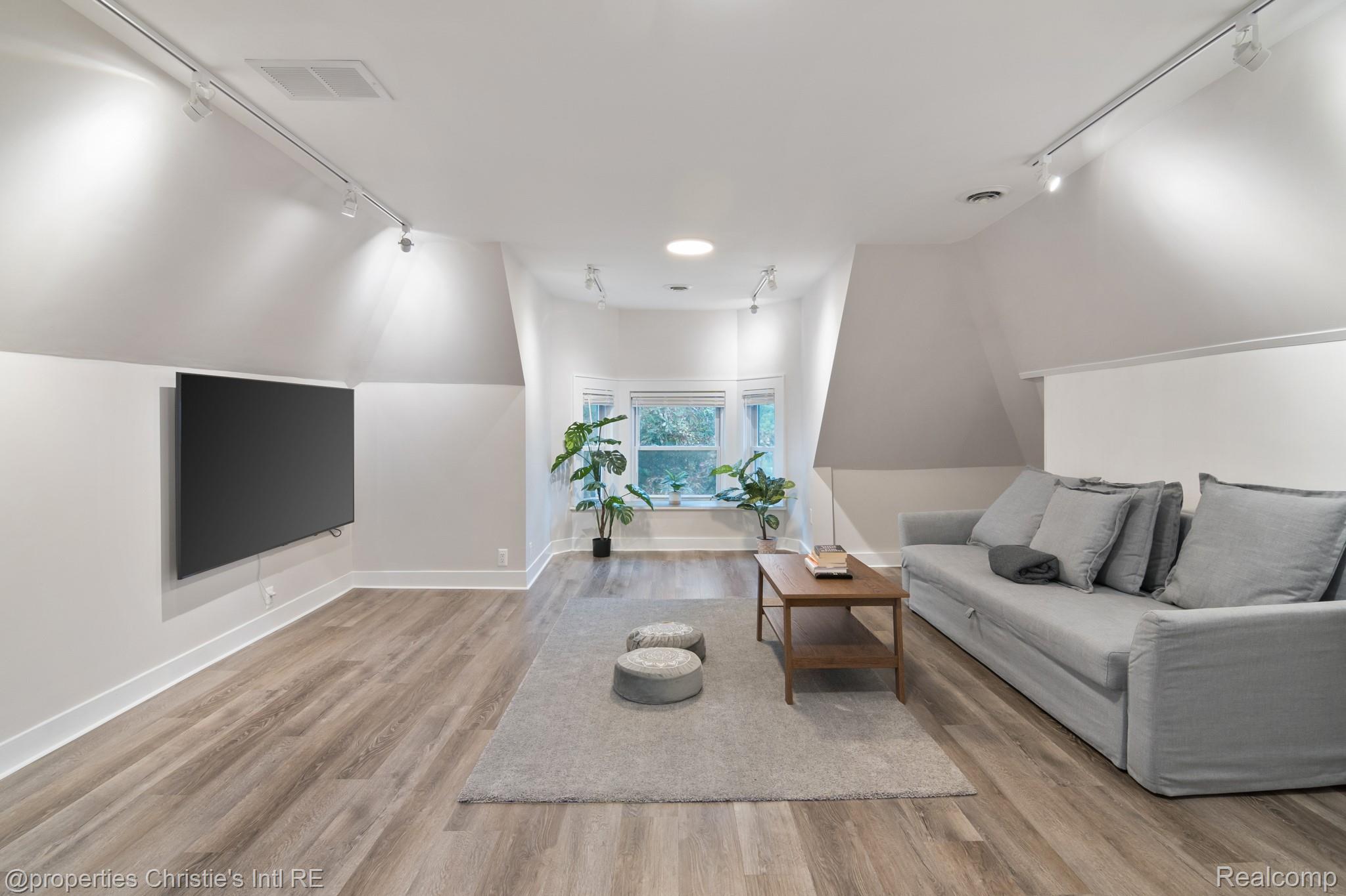 4751 Trumbull Street